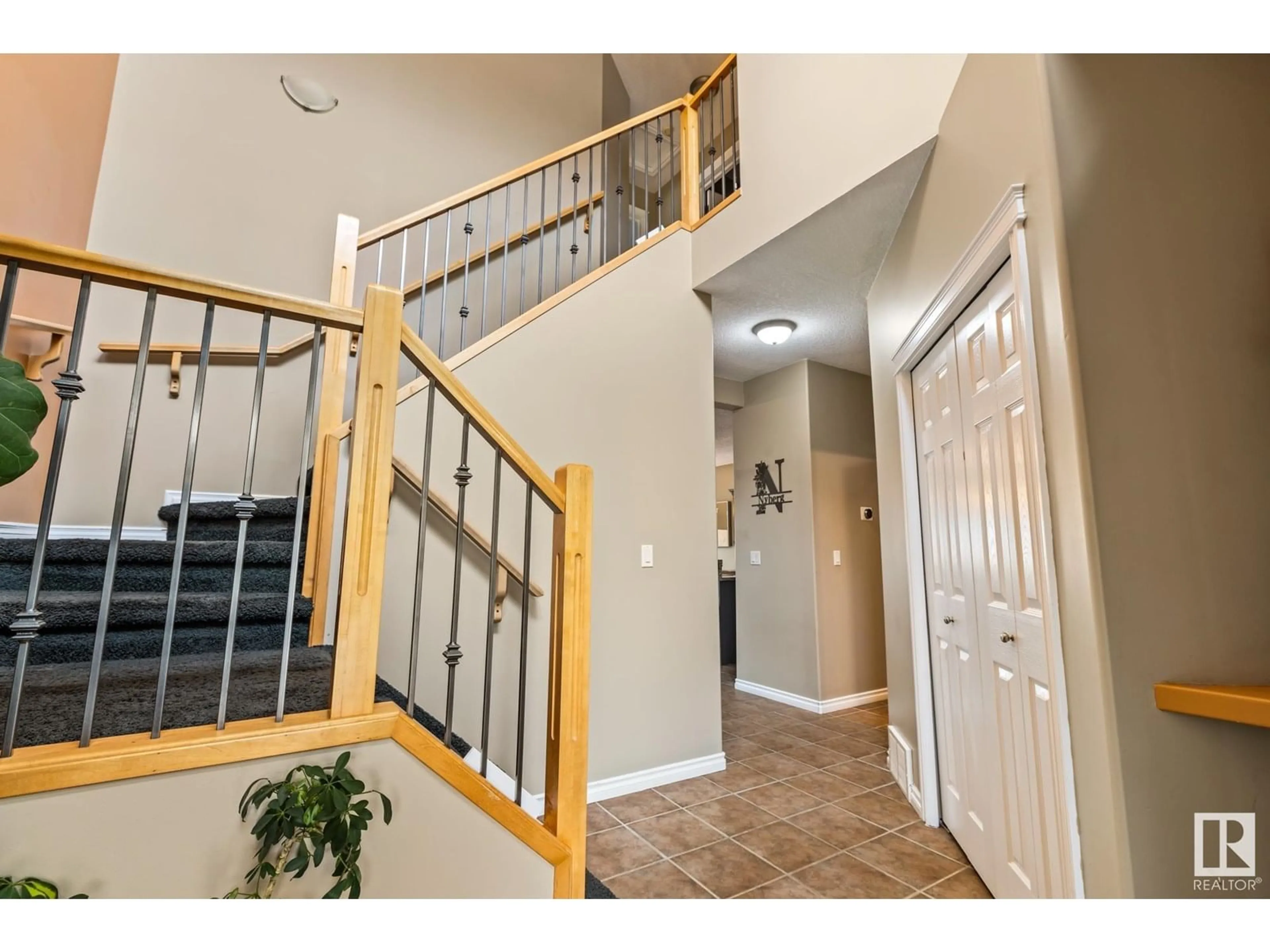 Indoor entryway for 810 GRANDIN DR, Morinville Alberta T8R1T9