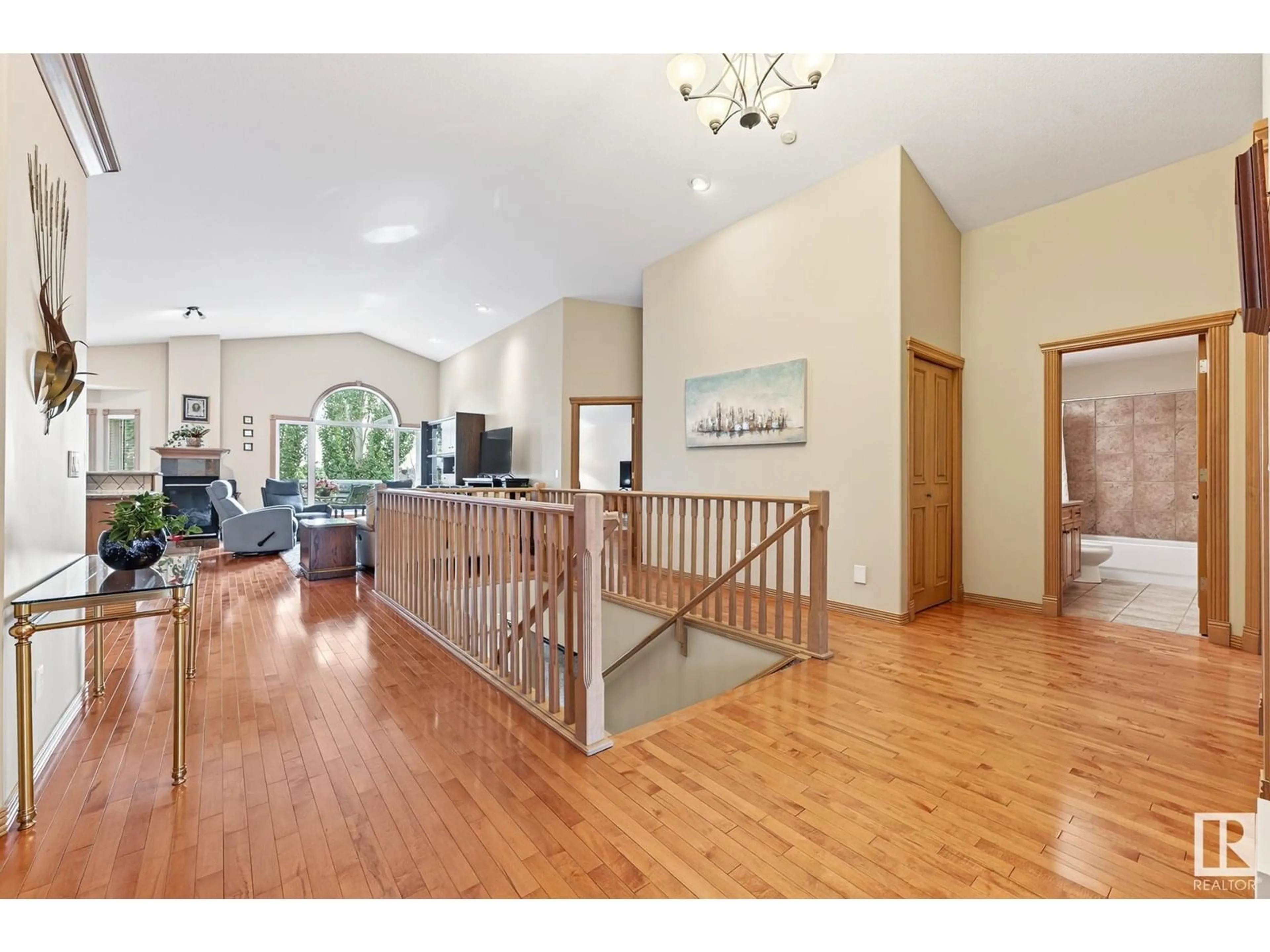 Indoor foyer for 15 OVERTON PL, St. Albert Alberta T8N6W9