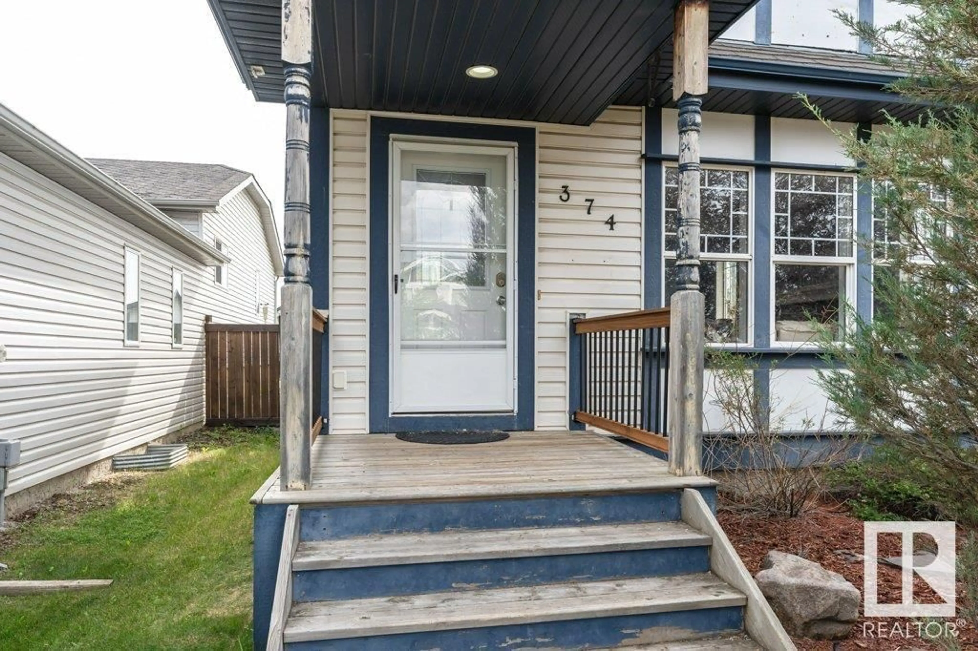 Home with vinyl exterior material, street for 374 SUMMERTON CR, Sherwood Park Alberta T8H2P4