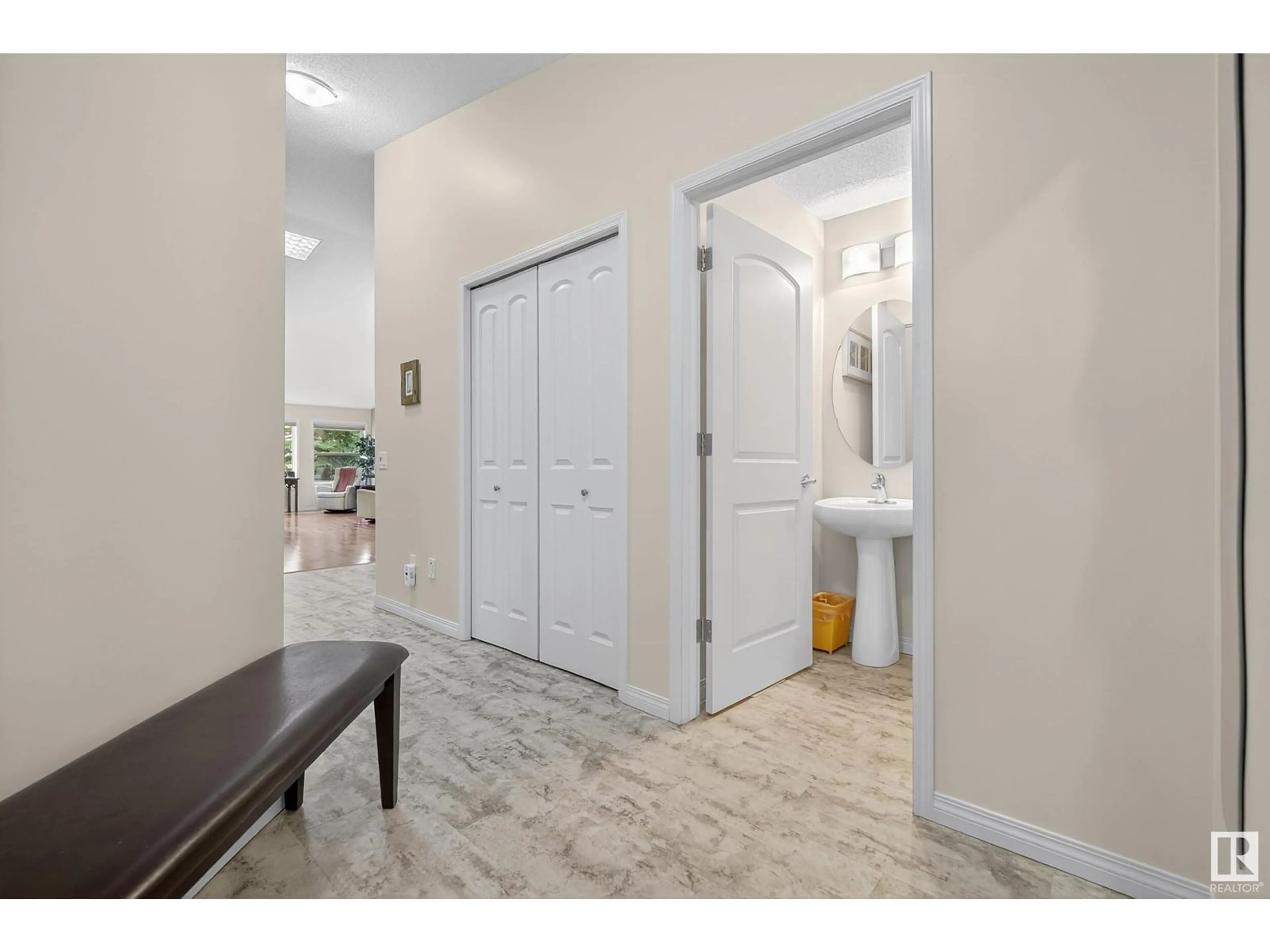 Indoor entryway for 2031 - 27 BRENNAN CR, Edmonton Alberta T5T0W3