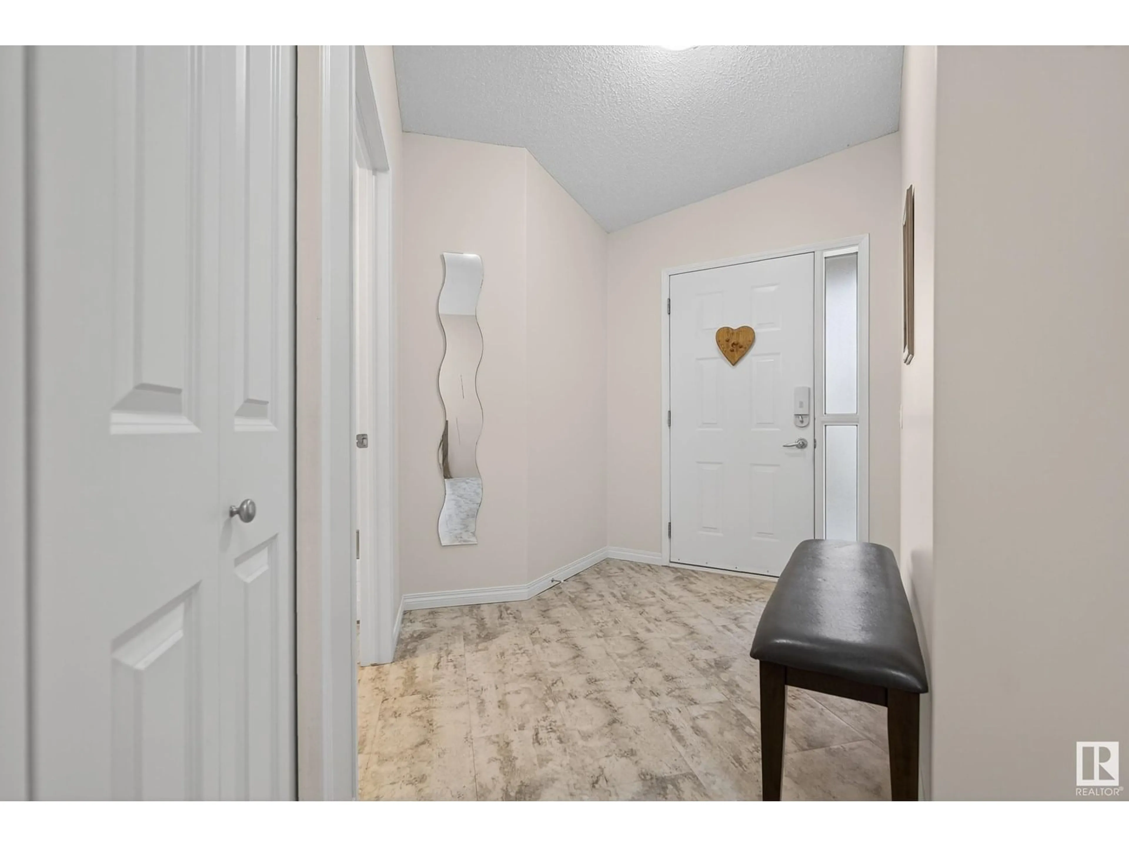 Indoor entryway for 2031 - 27 BRENNAN CR, Edmonton Alberta T5T0W3
