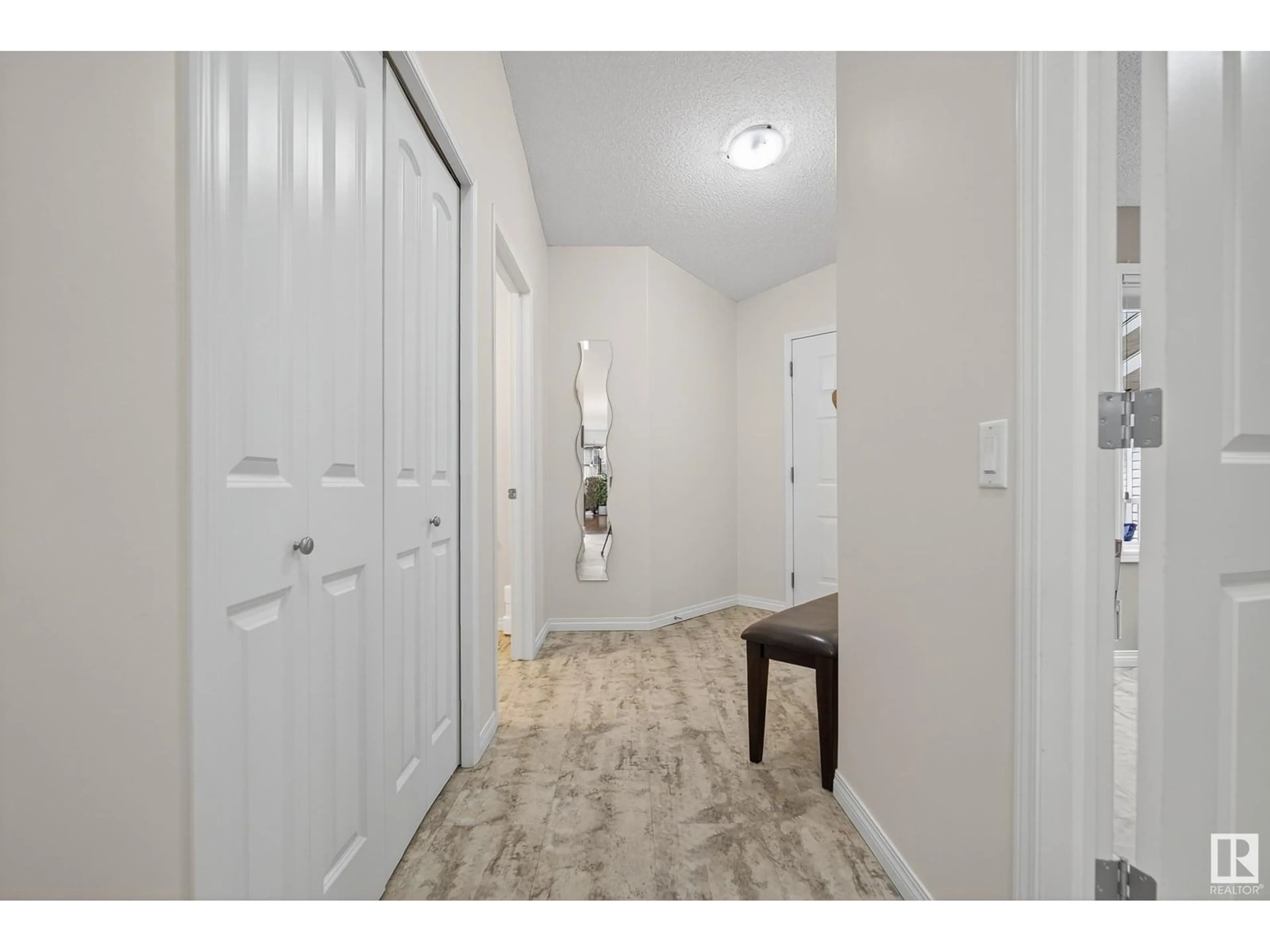 Indoor entryway for 2031 - 27 BRENNAN CR, Edmonton Alberta T5T0W3