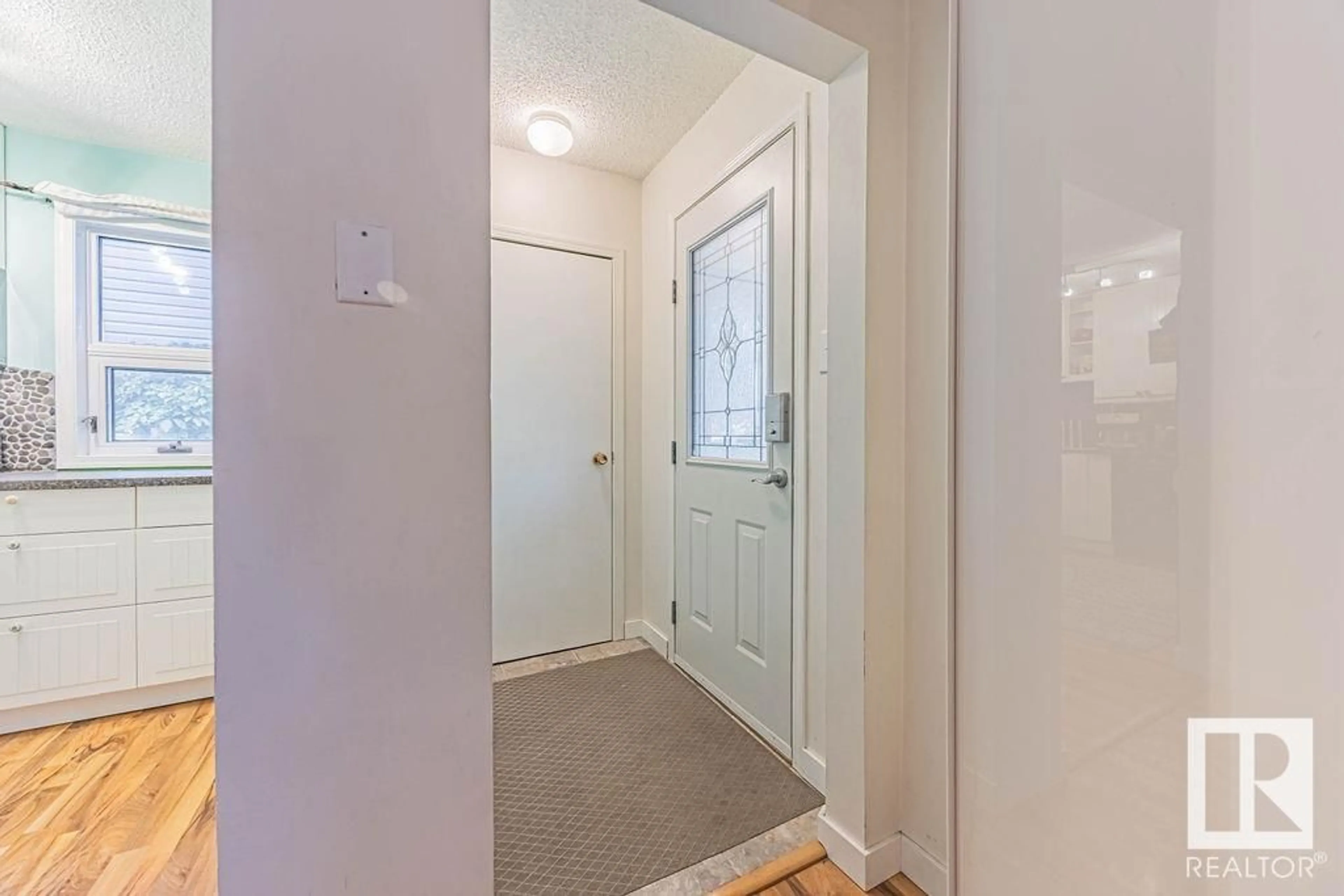 Indoor entryway for 12035 126 ST NW, Edmonton Alberta T5L0W4