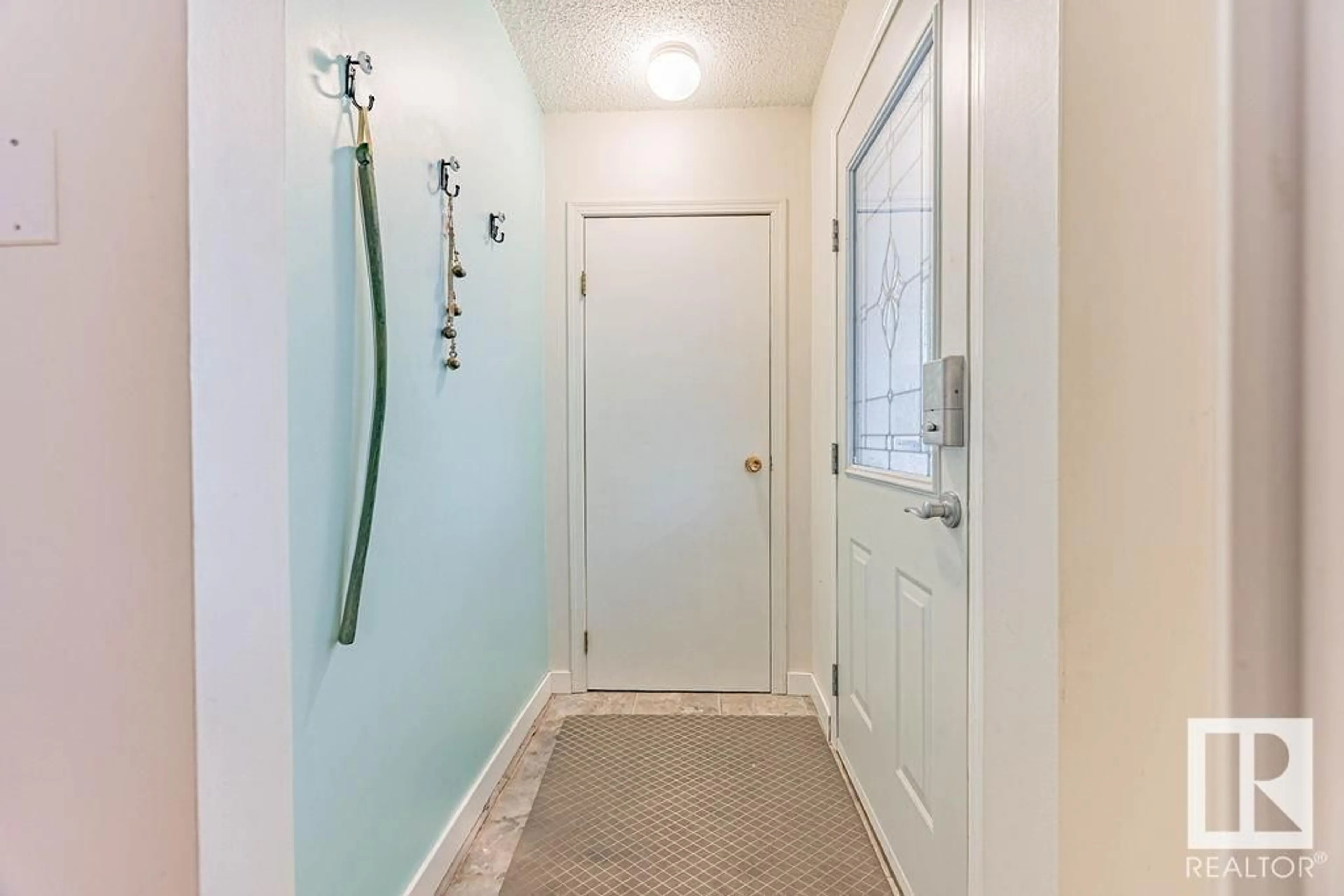 Indoor entryway for 12035 126 ST NW, Edmonton Alberta T5L0W4