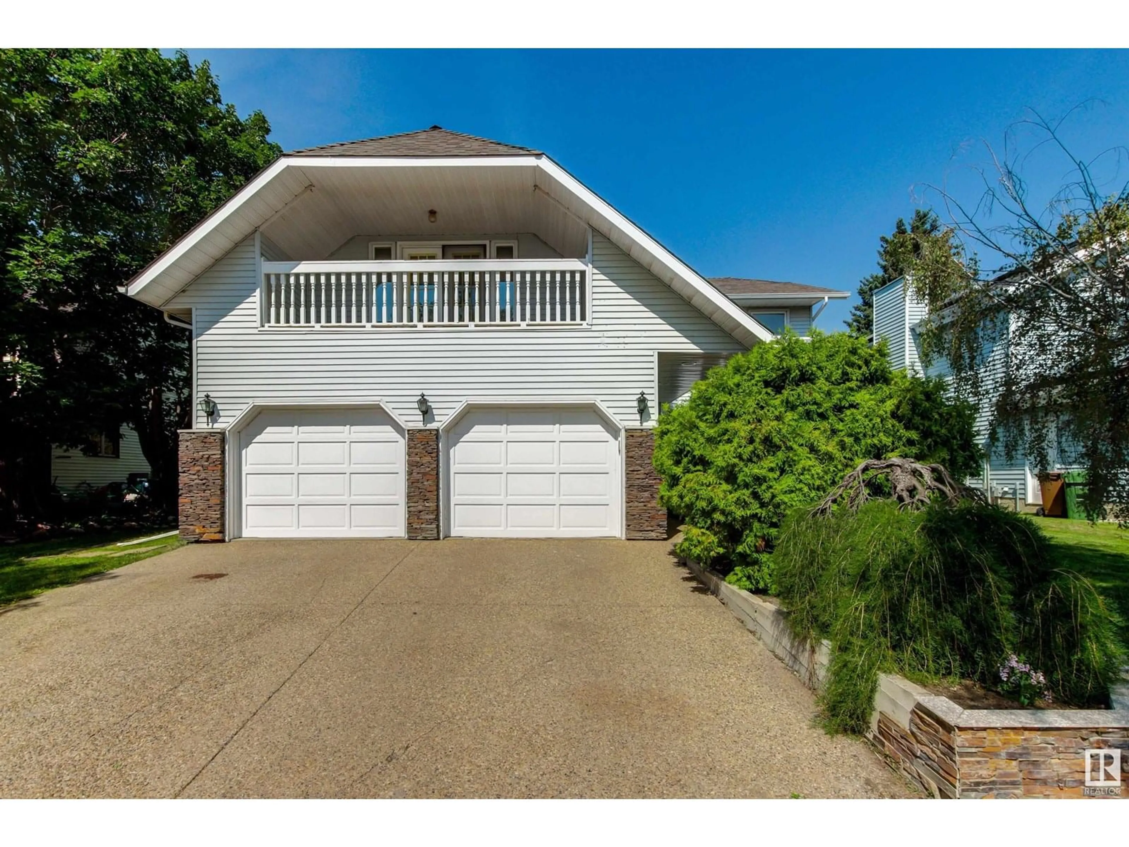 Home with vinyl exterior material, street for 36 LANGHOLM DR, St. Albert Alberta T8N3W1