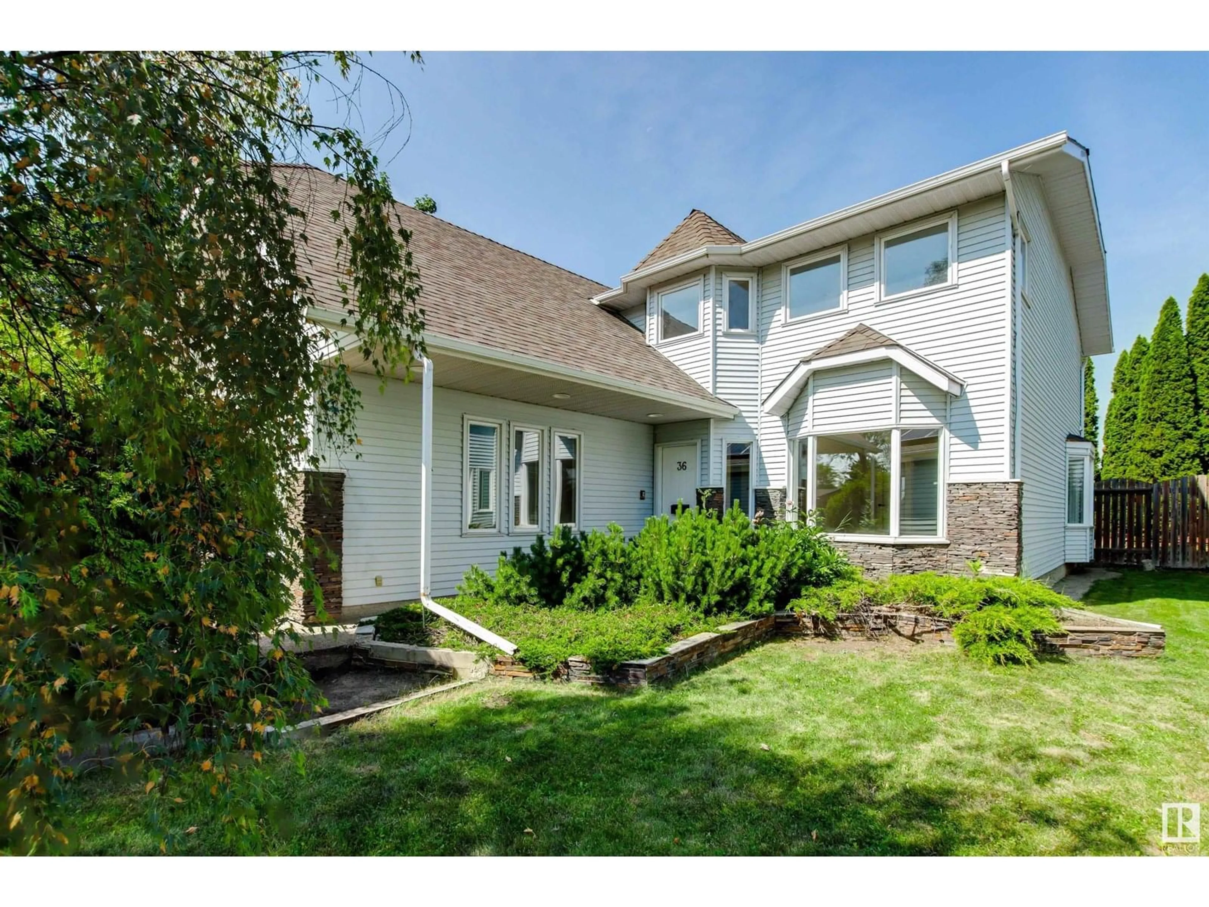 Home with vinyl exterior material, street for 36 LANGHOLM DR, St. Albert Alberta T8N3W1