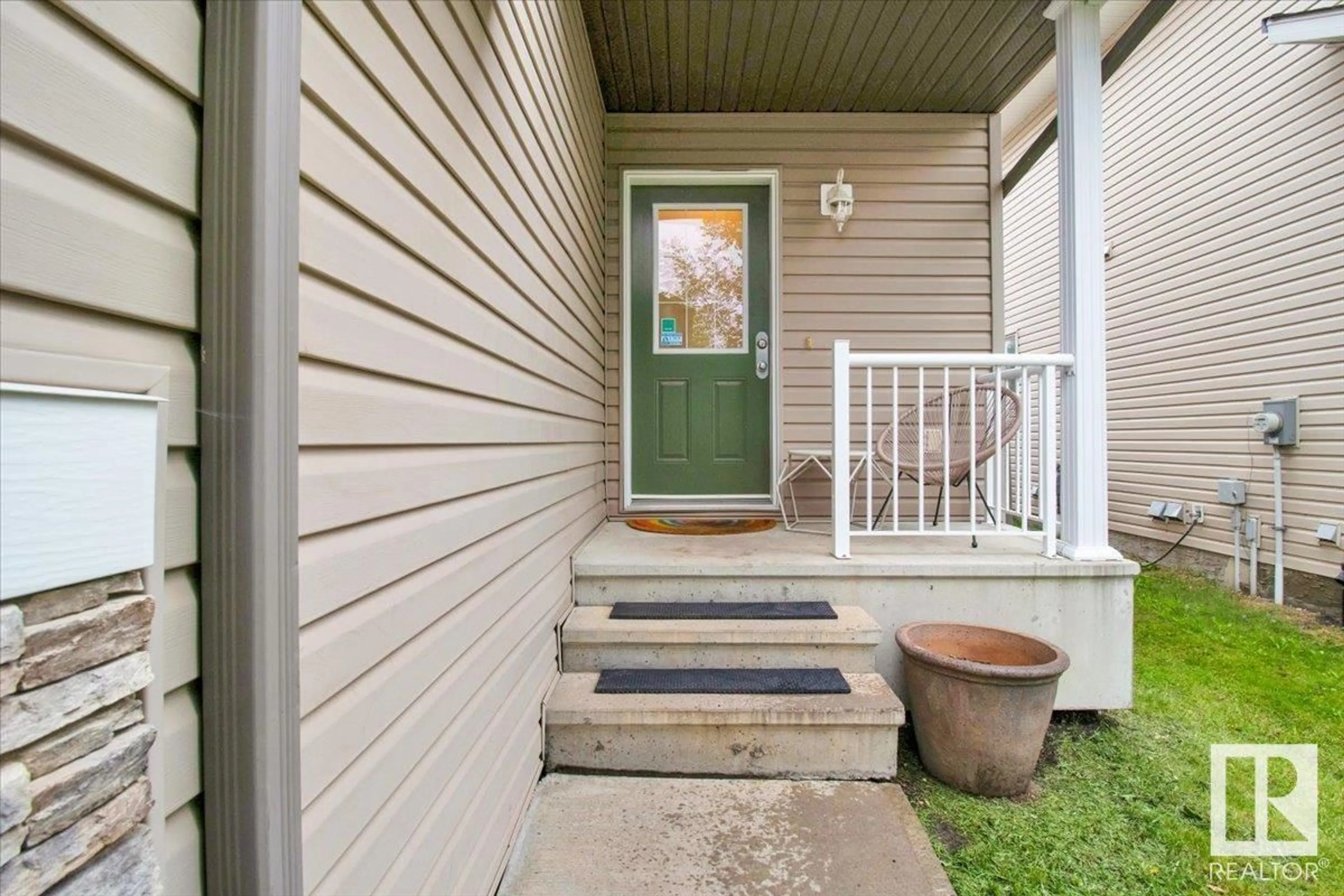 Indoor entryway for 1637 MELROSE PL, Edmonton Alberta T6W1X5