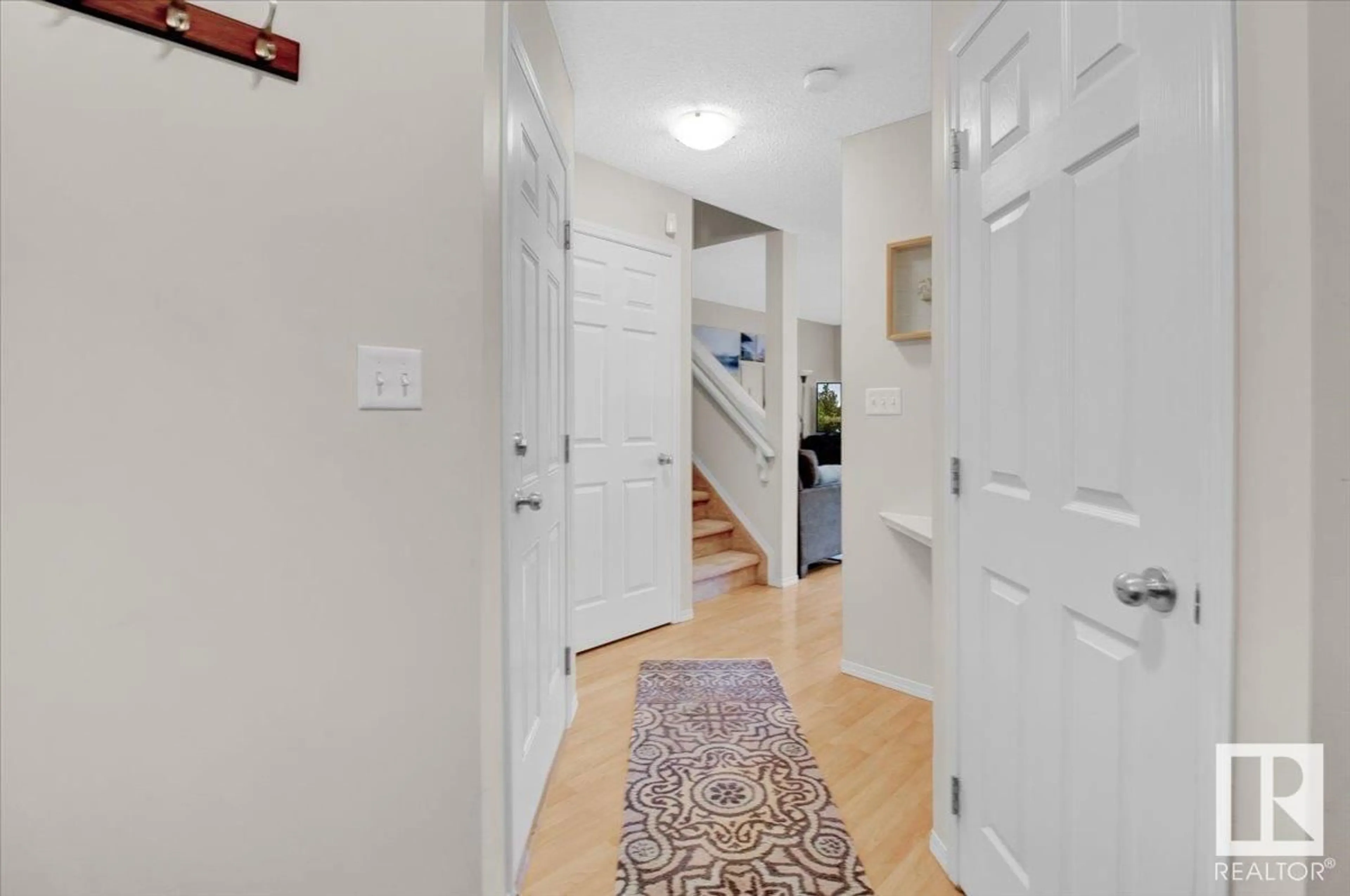 Indoor entryway for 1637 MELROSE PL, Edmonton Alberta T6W1X5