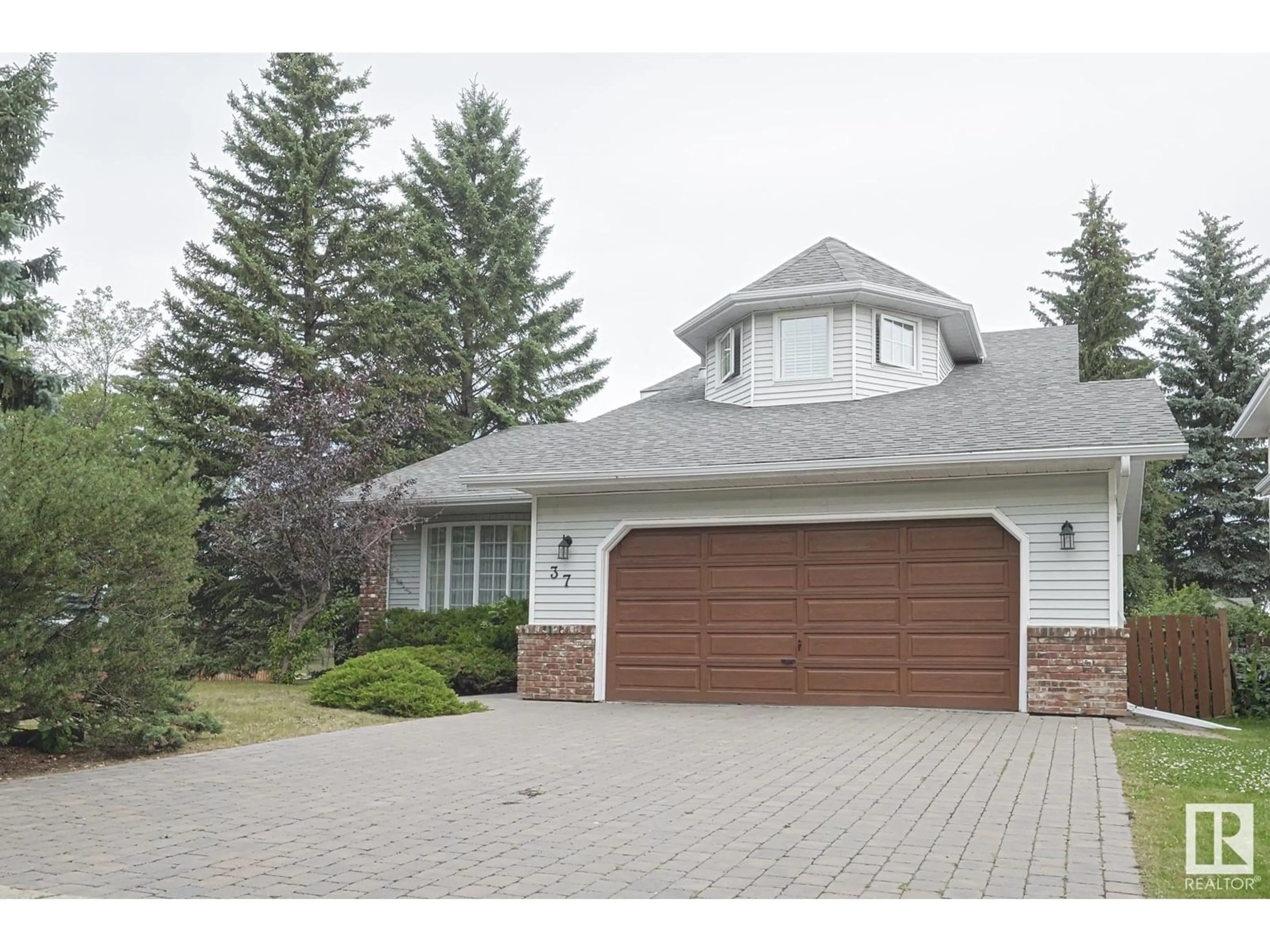 Home with vinyl exterior material, street for 37 LARCH WY, St. Albert Alberta T8N4M8