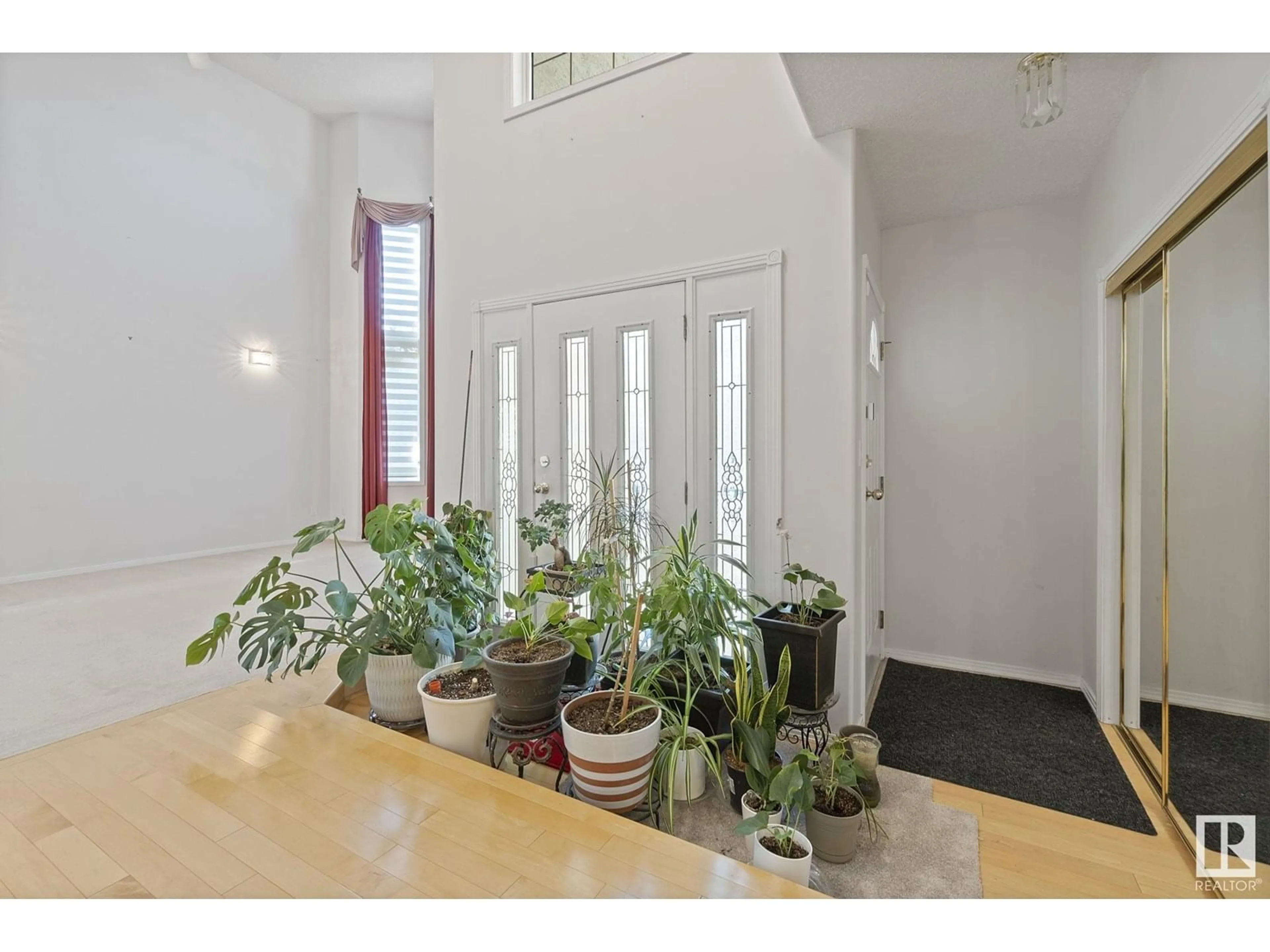 Indoor entryway for NW - 3676 30 ST, Edmonton Alberta T6T1K3