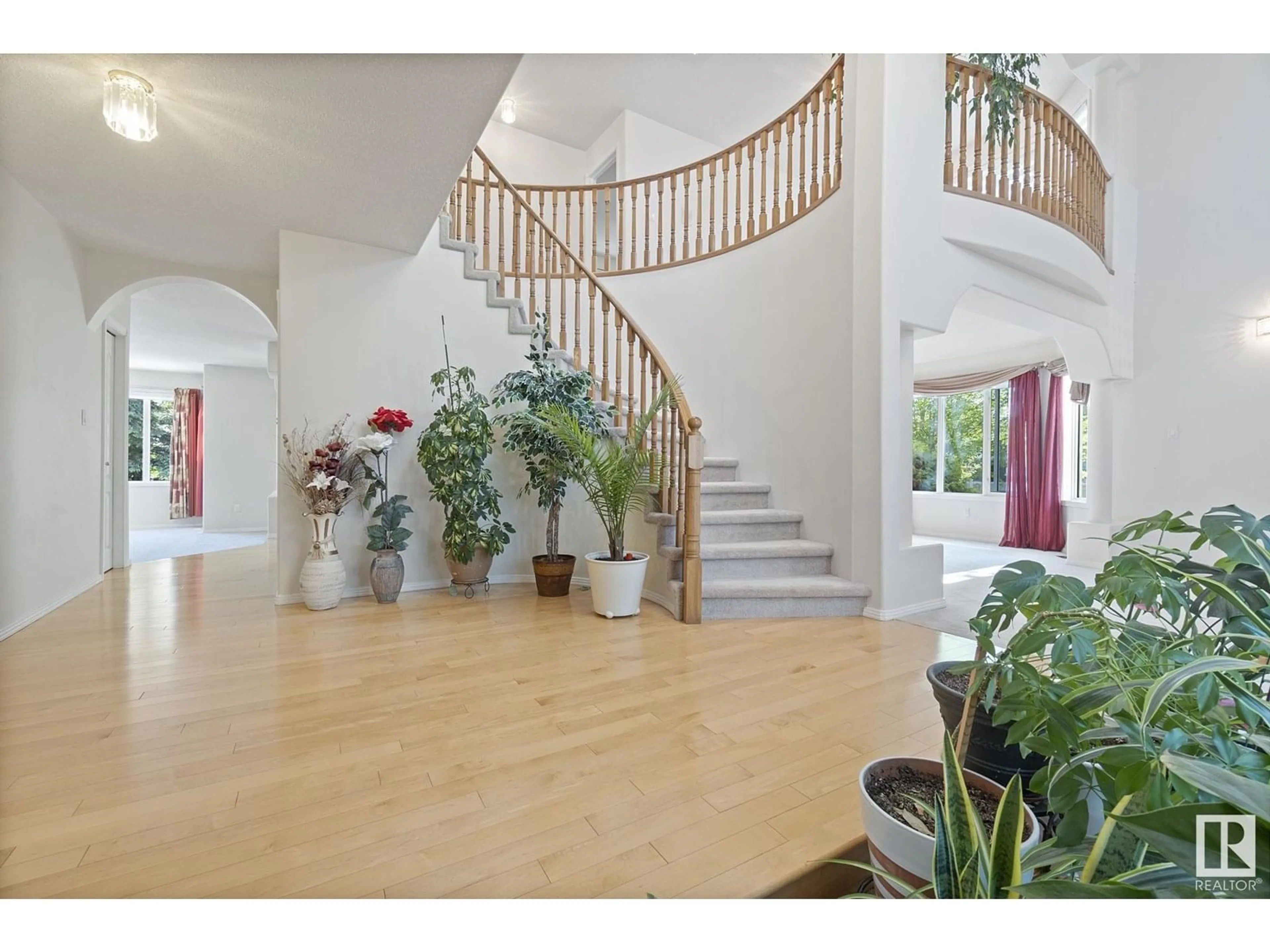 Indoor foyer for NW - 3676 30 ST, Edmonton Alberta T6T1K3