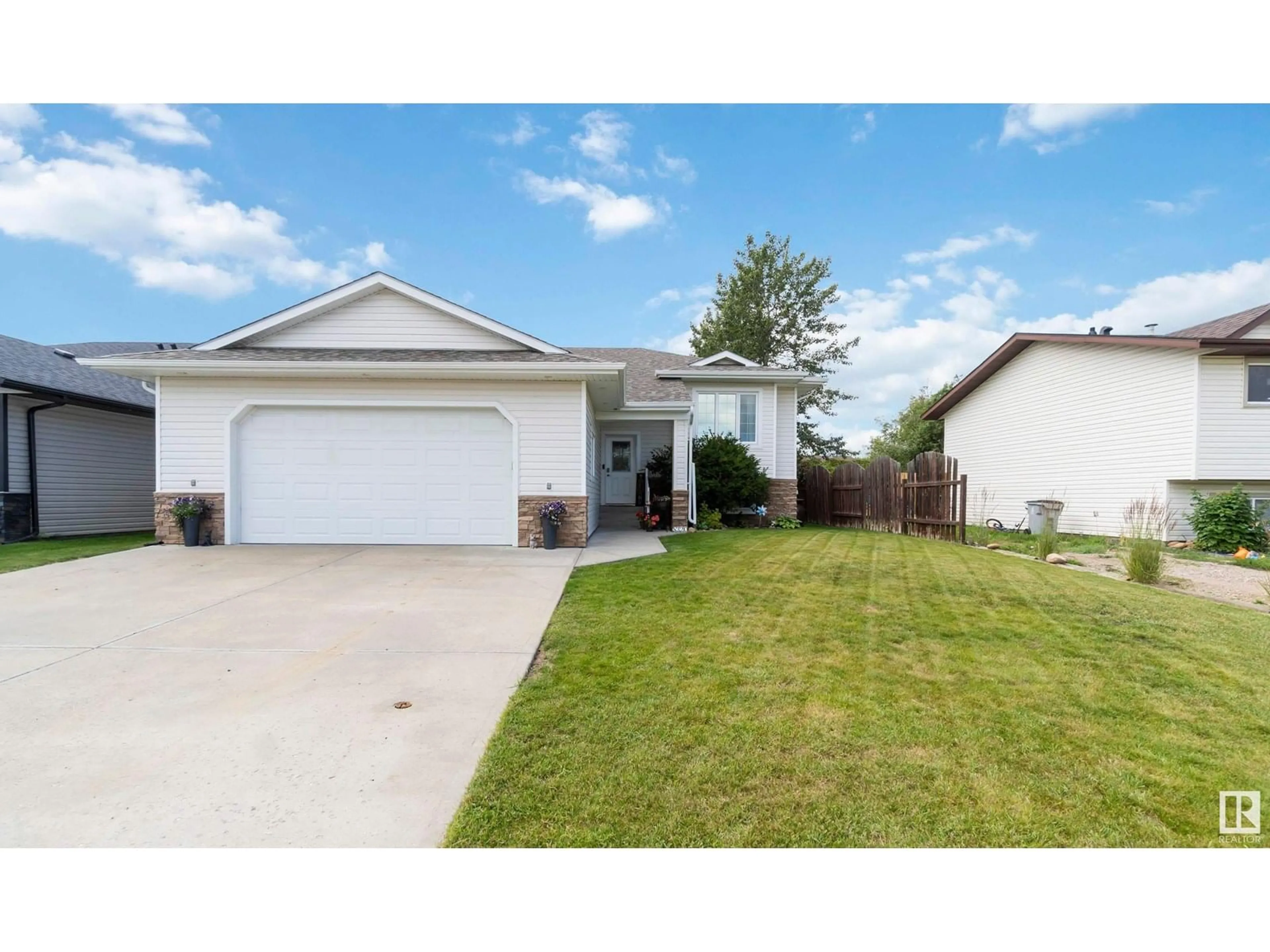 Home with vinyl exterior material, street for 5320 62 ST, Redwater Alberta T0A2W0