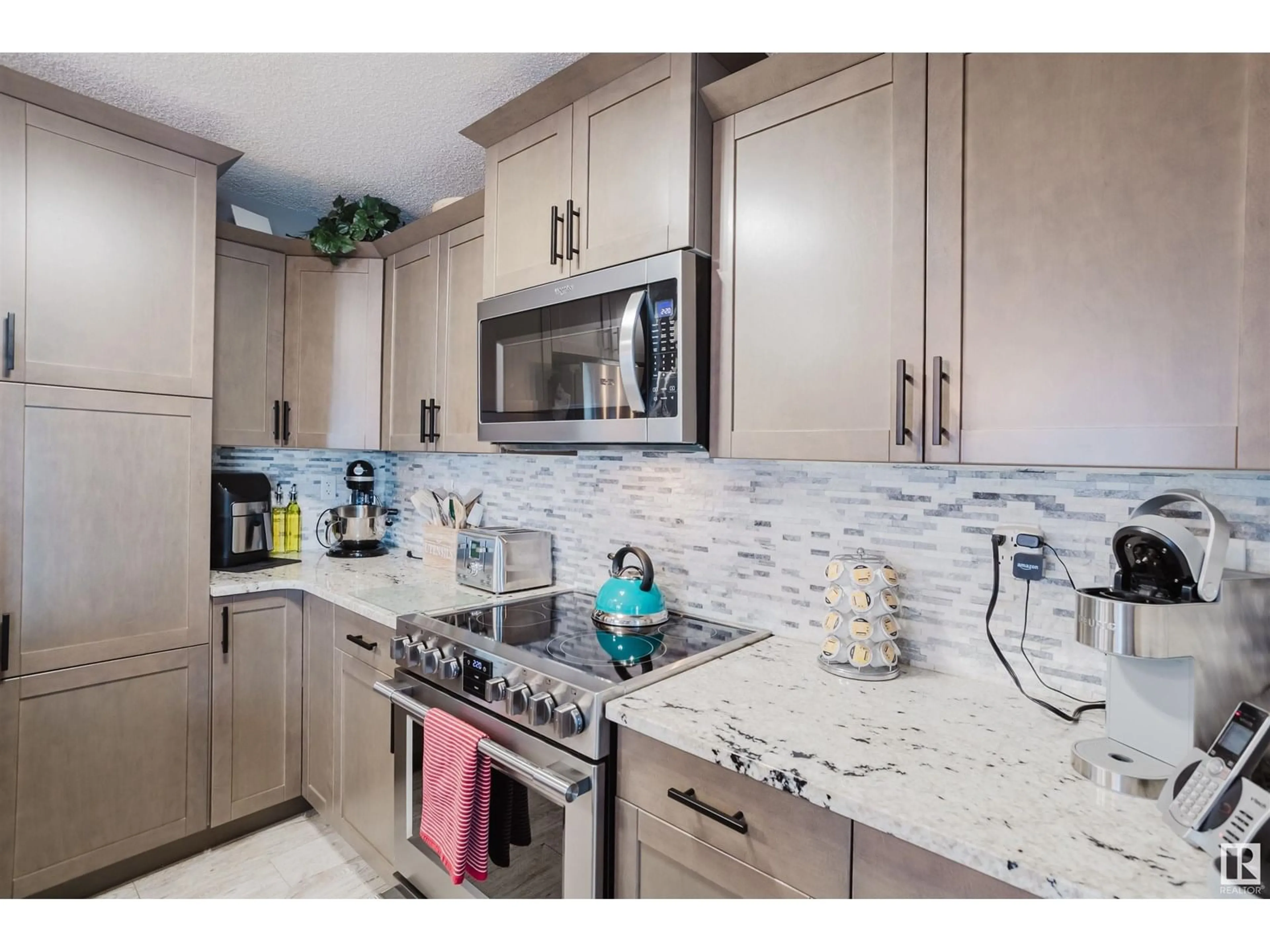 Open concept kitchen, ceramic/tile floor for 4724 67 ST, Beaumont Alberta T4X1Y5