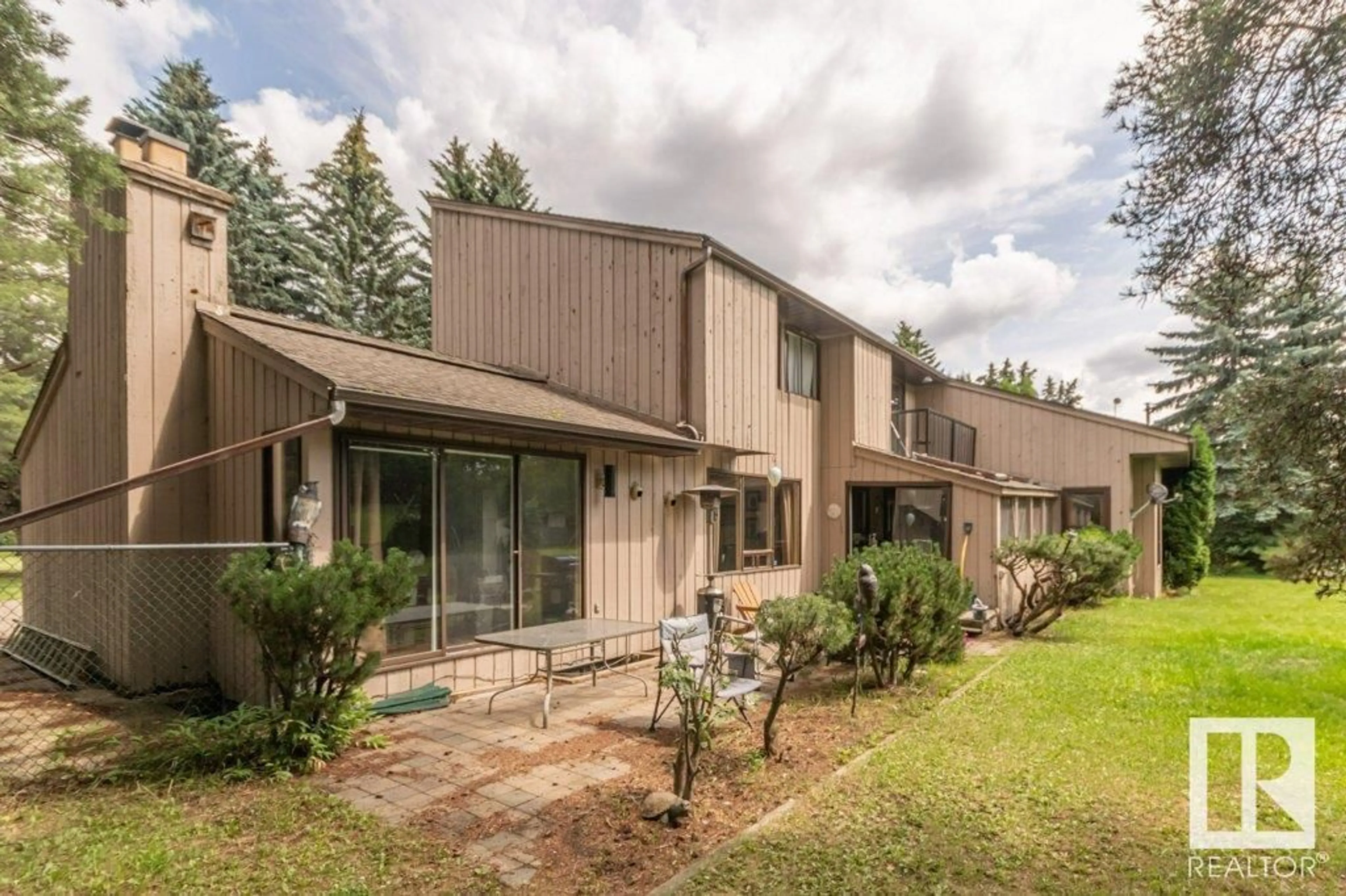 Patio, mountain view for 20515 5 AV SW, Edmonton Alberta T6M2P4