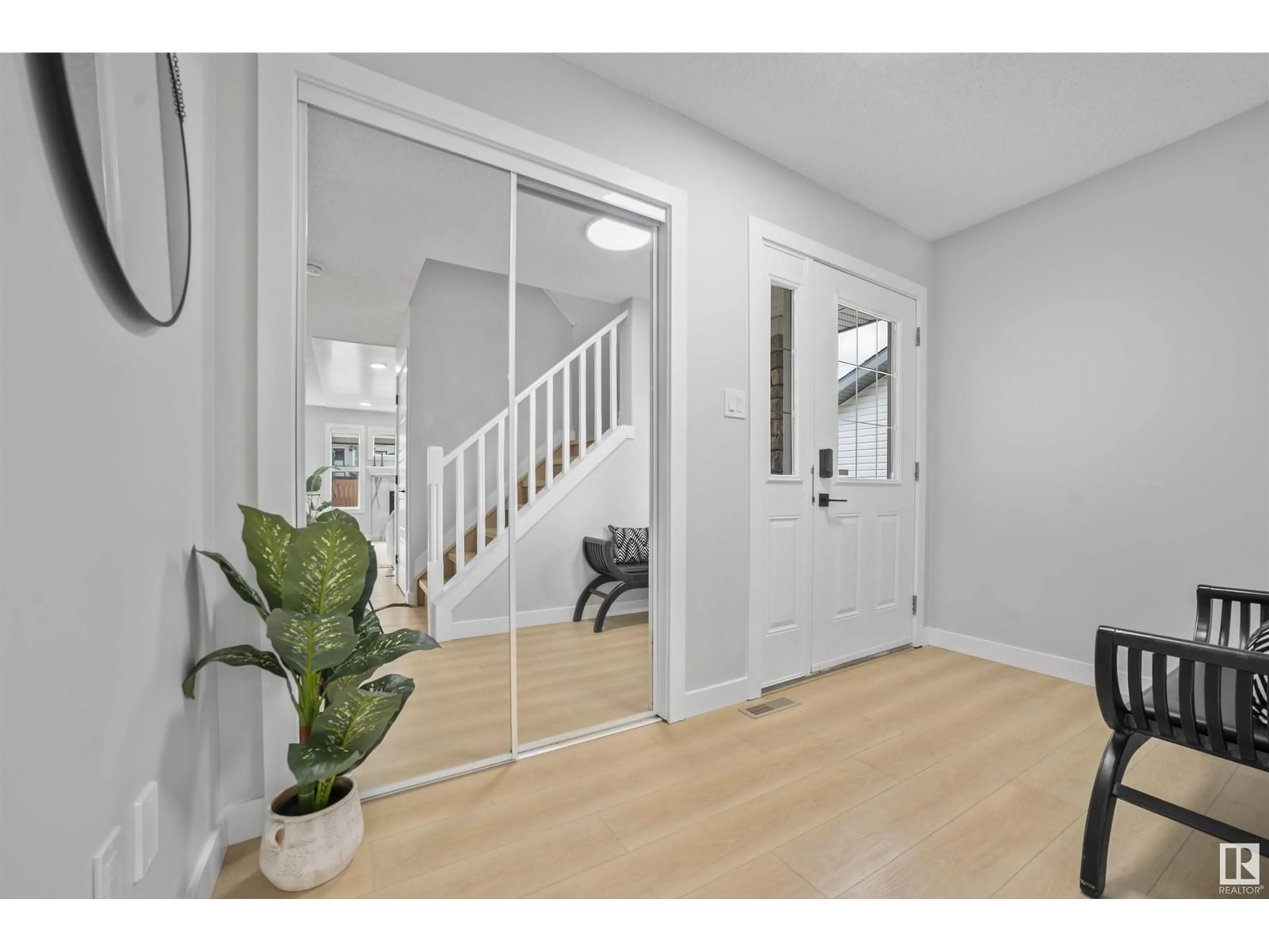 Indoor entryway for 7519 170 AV NW, Edmonton Alberta T5Z0B2