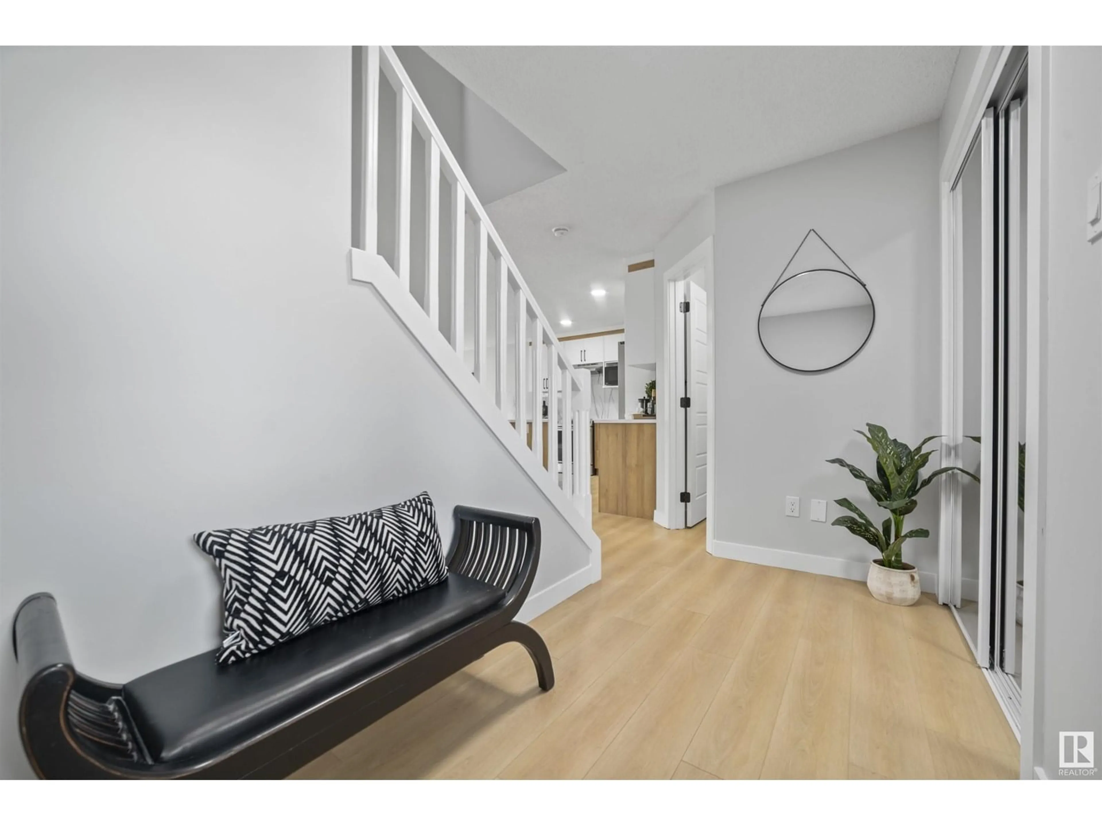Indoor entryway for 7519 170 AV NW, Edmonton Alberta T5Z0B2