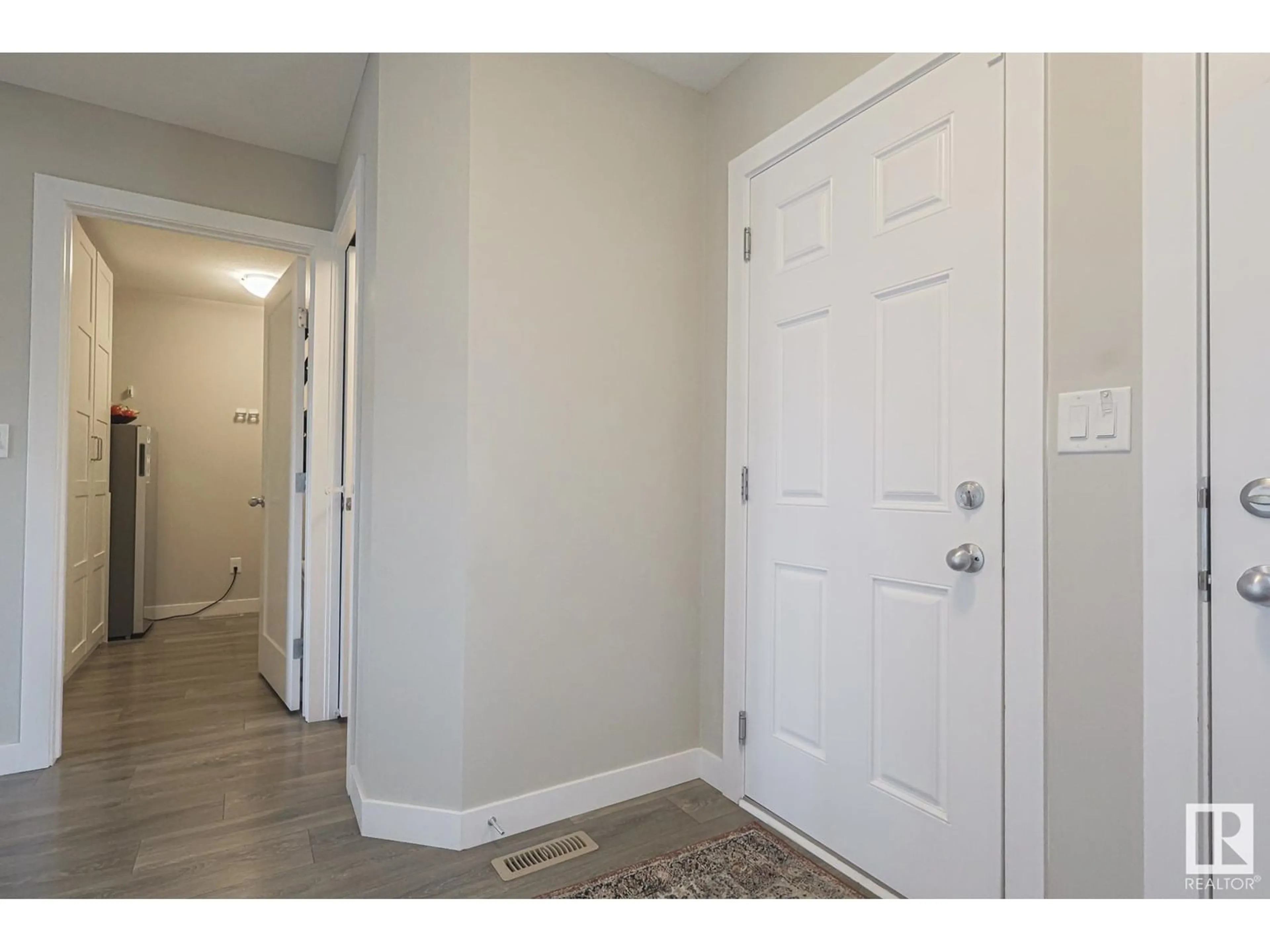 Indoor entryway for 1371 ERKER CR, Edmonton Alberta T6M1J4