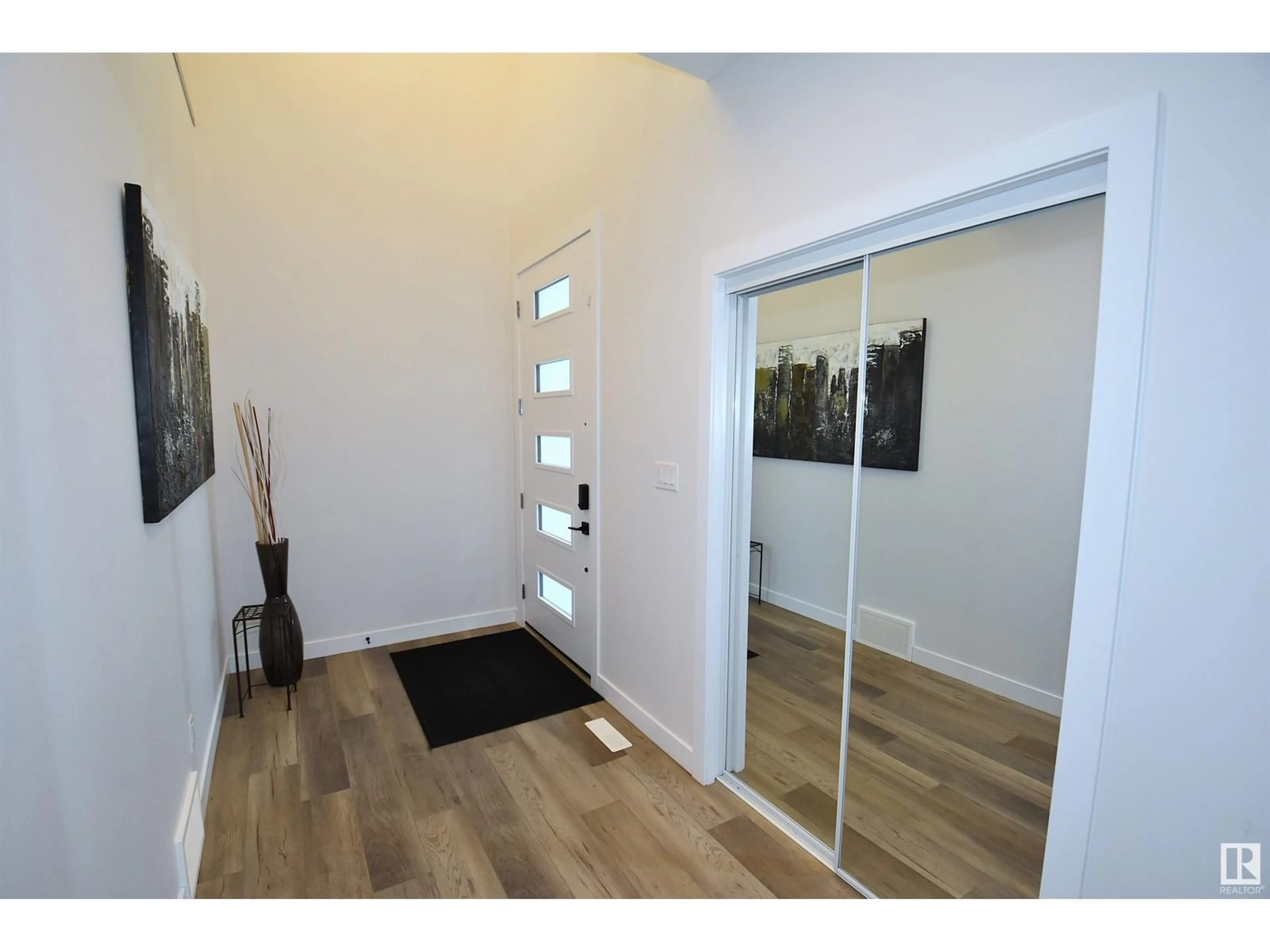 Indoor entryway for 277 SILVERSTONE CR, Stony Plain Alberta T7Z0E8