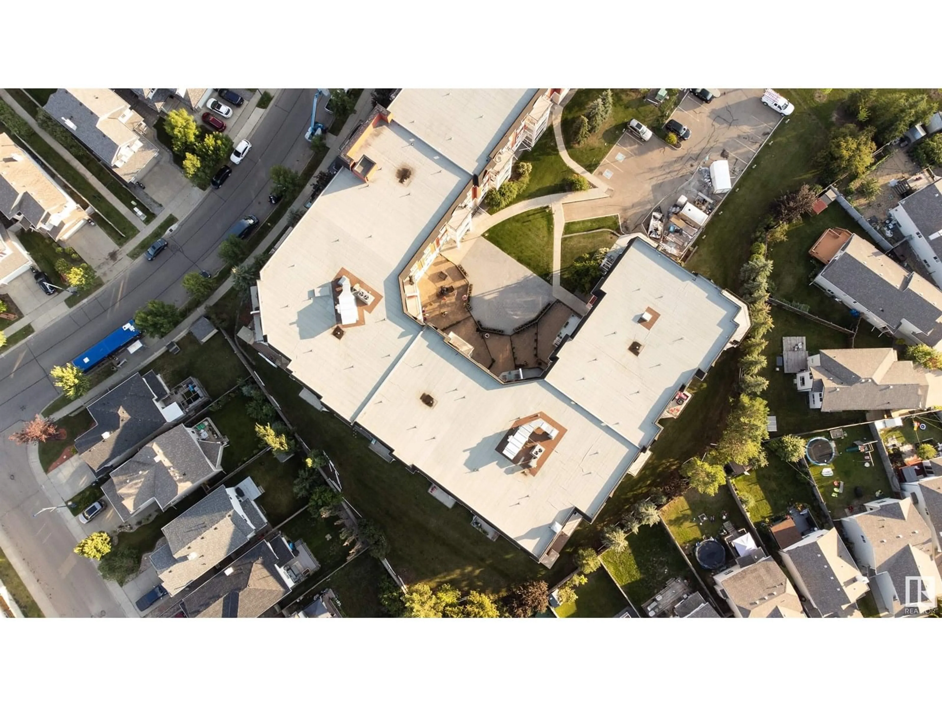 A pic from outside/outdoor area/front of a property/back of a property/a pic from drone, unknown for 226 - 117 MACEWAN ROAD SW, Edmonton Alberta T6W0C5