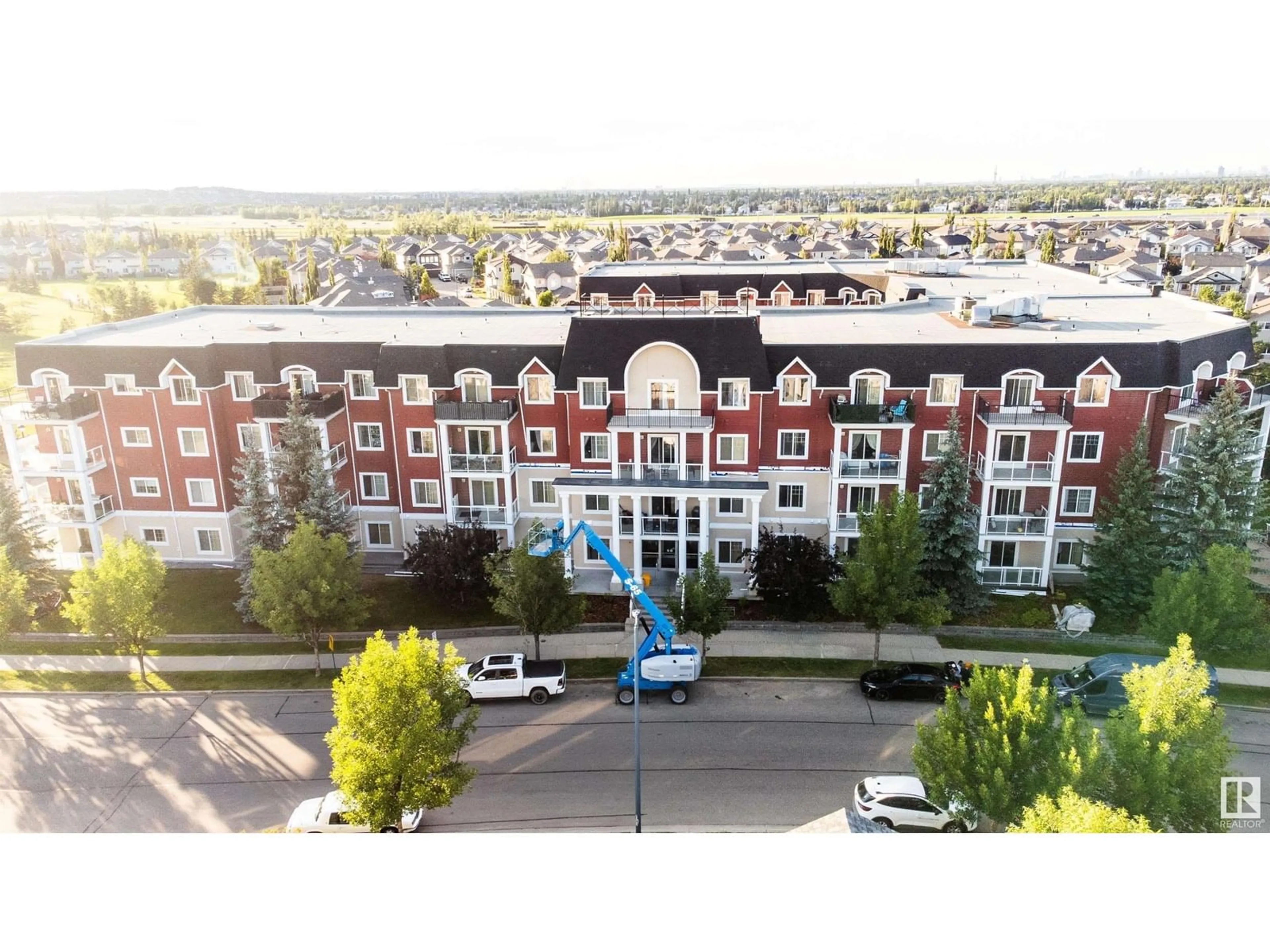 A pic from outside/outdoor area/front of a property/back of a property/a pic from drone, building for 226 - 117 MACEWAN ROAD SW, Edmonton Alberta T6W0C5