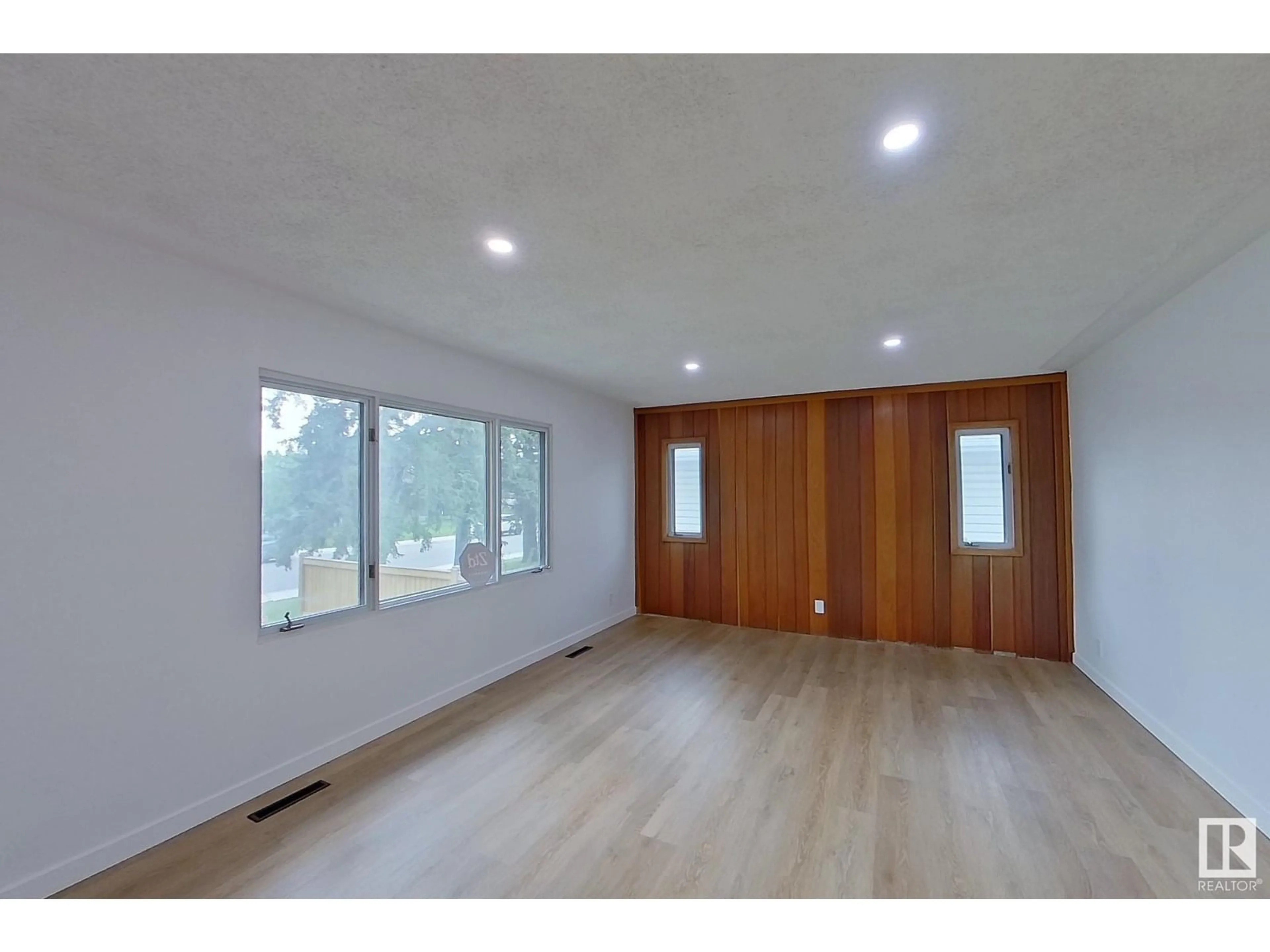 Unknown for NW - 12724 92 ST, Edmonton Alberta T5E3R2