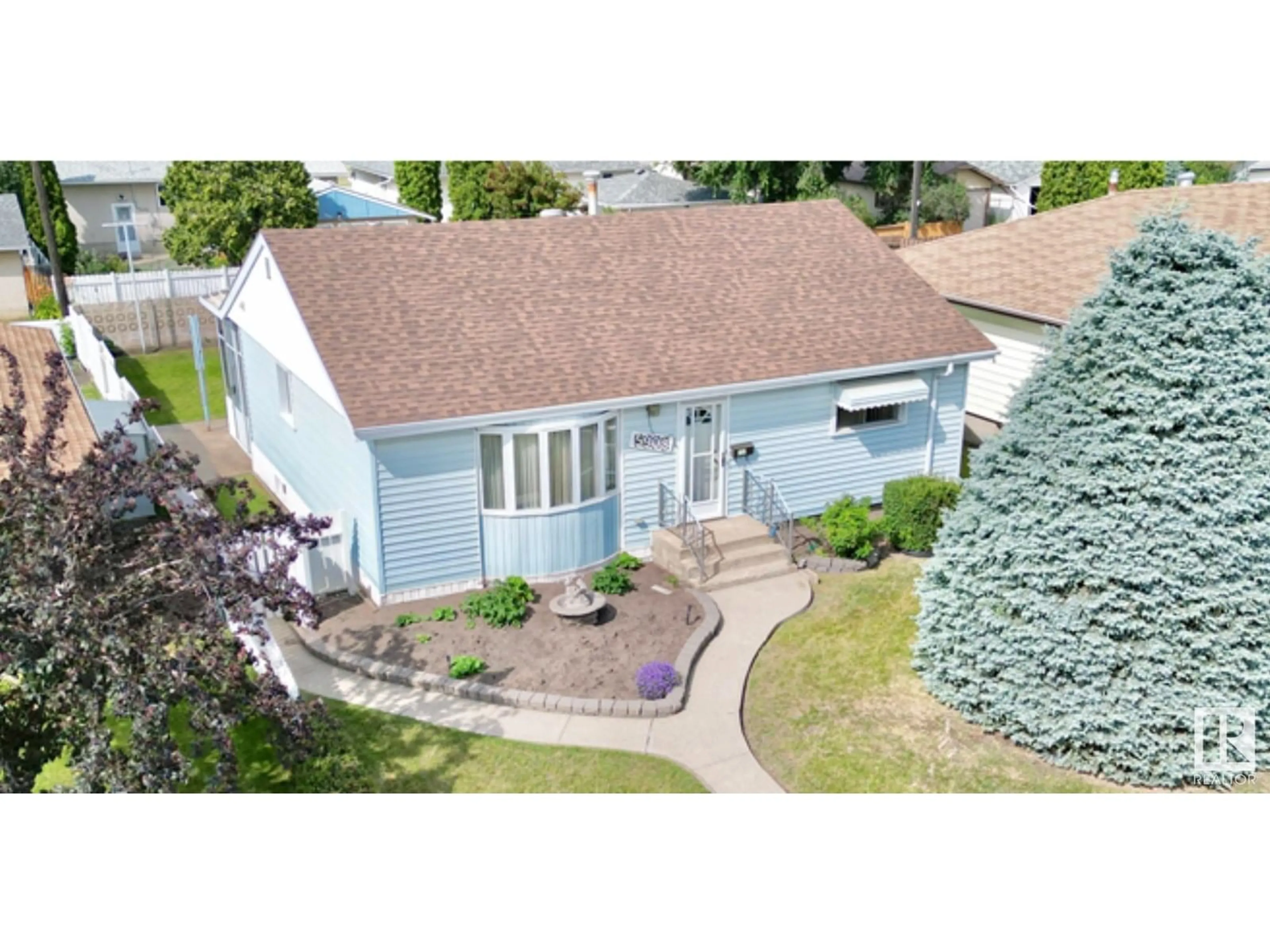 A pic from outside/outdoor area/front of a property/back of a property/a pic from drone, street for 5908 94B AV, Edmonton Alberta T6B0Z4