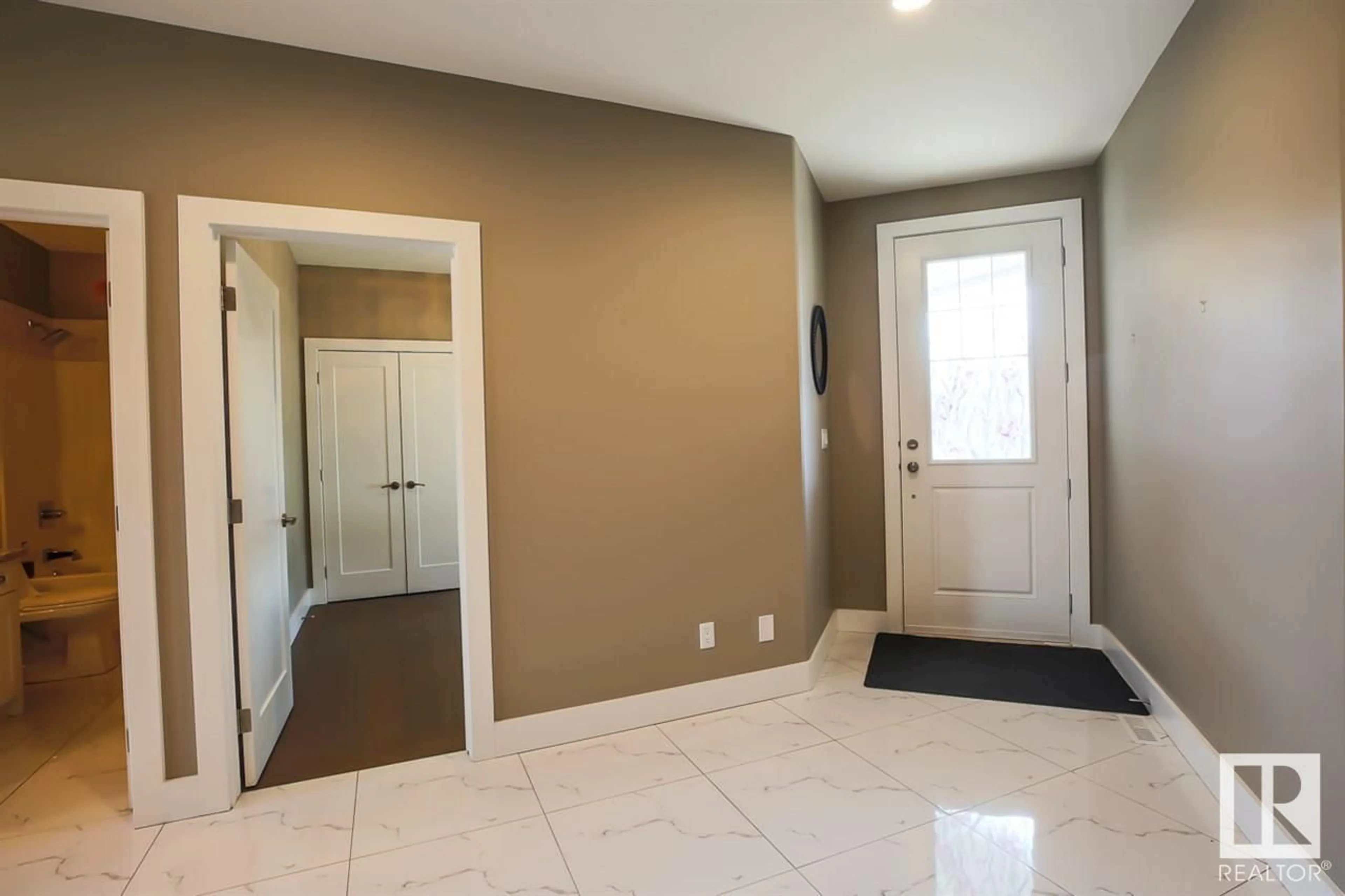 Indoor entryway for 20010 128A AV, Edmonton Alberta T5S0E6