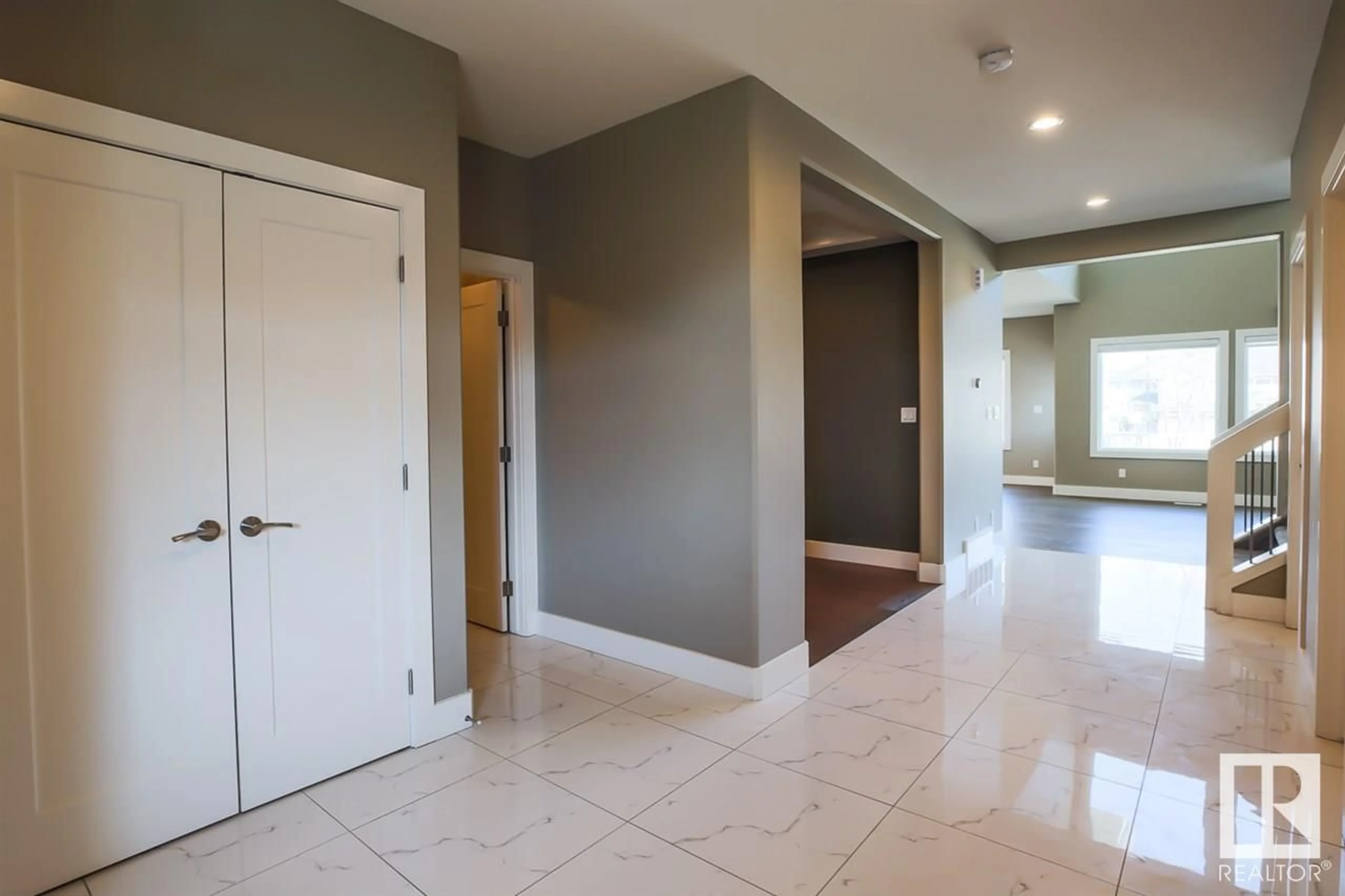 Indoor entryway for 20010 128A AV, Edmonton Alberta T5S0E6