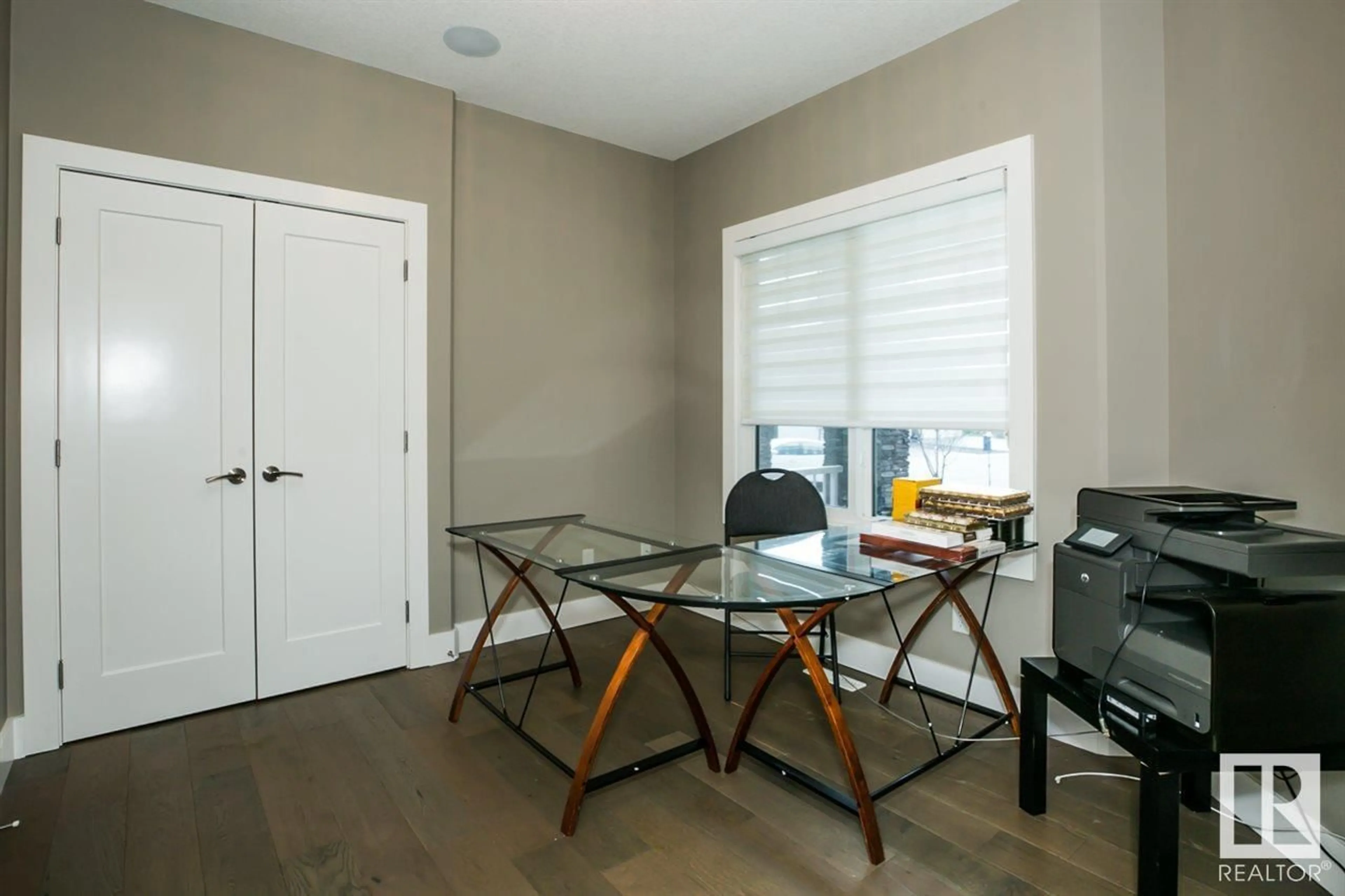 A pic of a room for 20010 128A AV, Edmonton Alberta T5S0E6