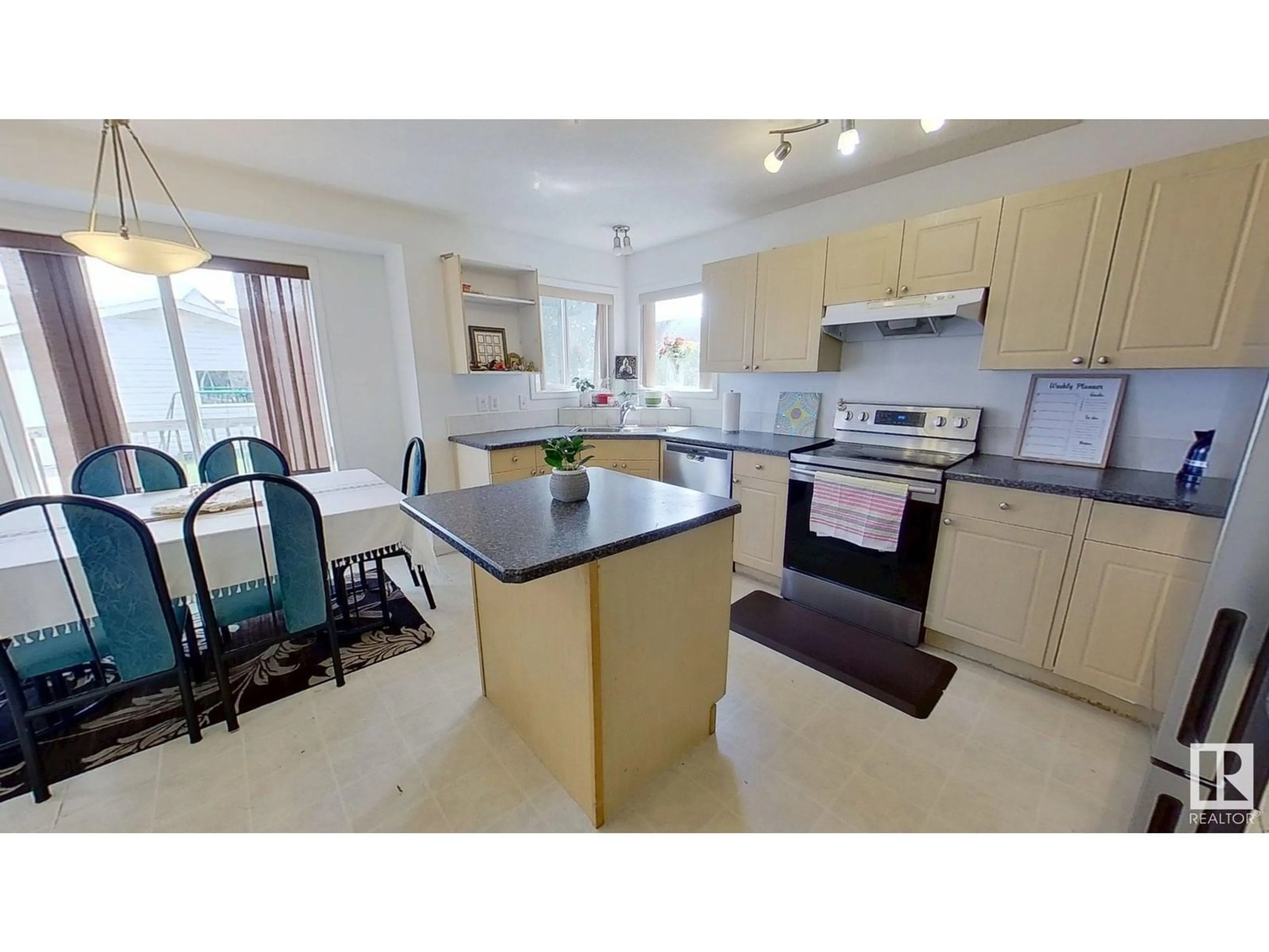 Open concept kitchen, unknown for 5596 STEVENS CR, Edmonton Alberta T6R0A4