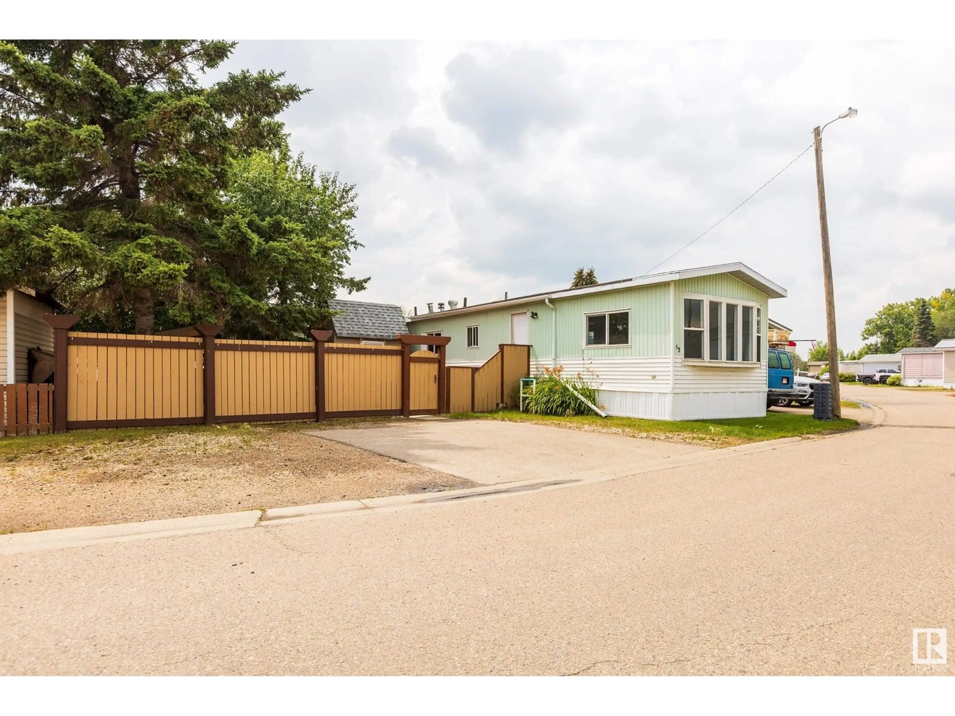 A pic from outside/outdoor area/front of a property/back of a property/a pic from drone, street for 52 - 10410 101 A ST, Morinville Alberta T8R1B1
