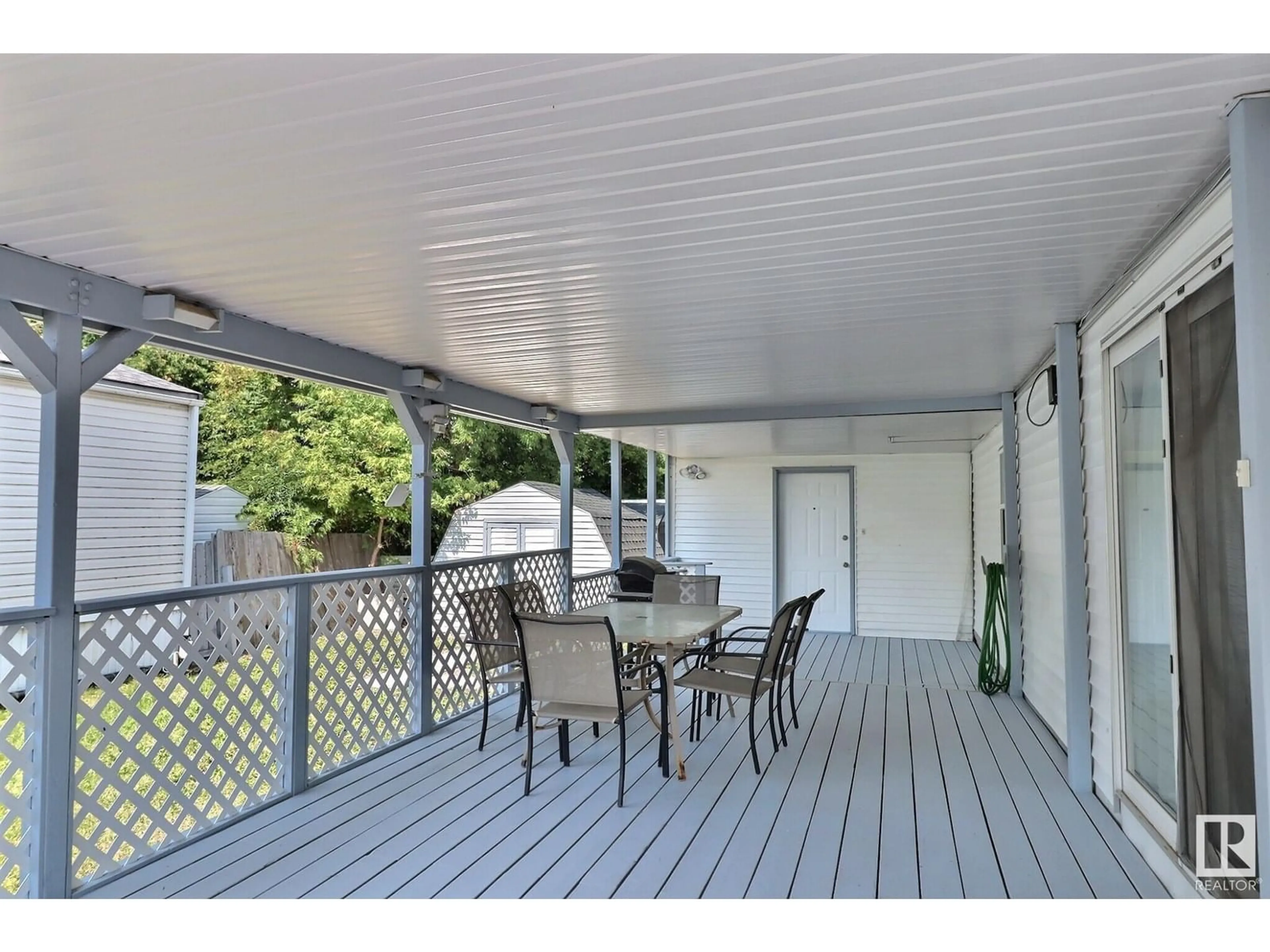 Patio, water/lake/river/ocean view for 283 EVERGREEN PA, Edmonton Alberta T5Y4M2