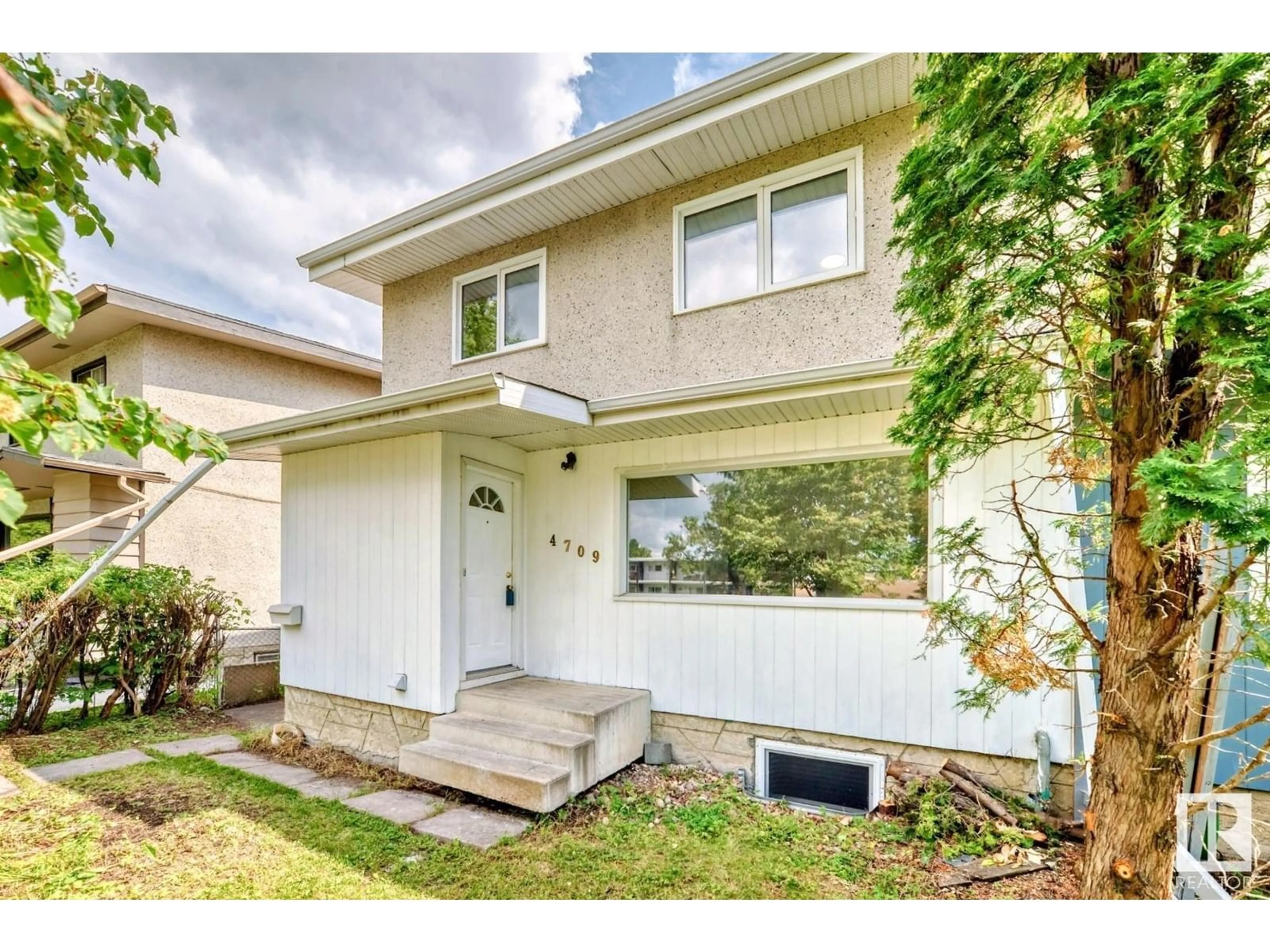 Home with vinyl exterior material, street for 4709 106 ST, Edmonton Alberta T6J2S7
