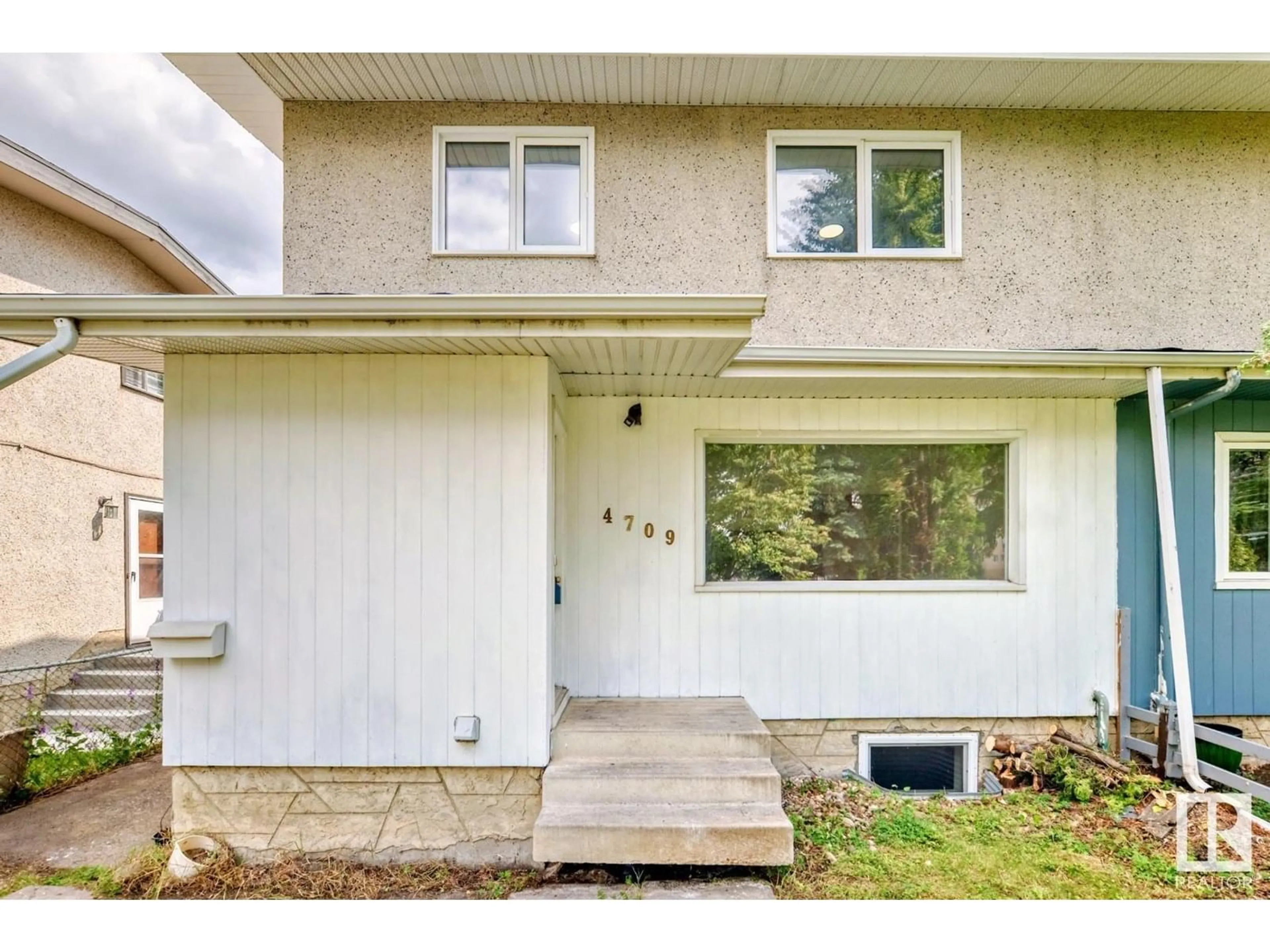Home with vinyl exterior material, street for 4709 106 ST, Edmonton Alberta T6J2S7