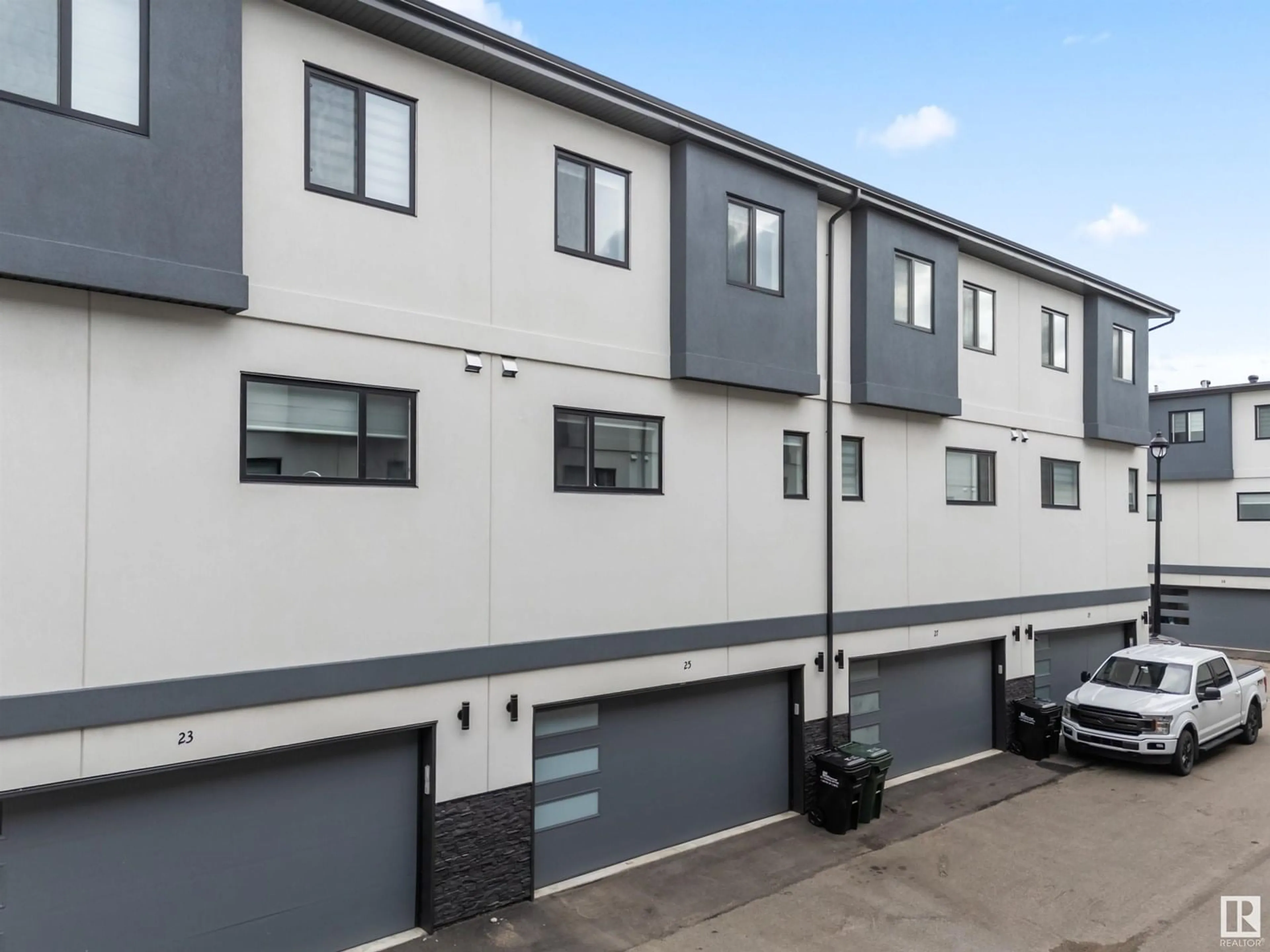 A pic from outside/outdoor area/front of a property/back of a property/a pic from drone, street for 10 - 25 SALISBURY WY, Sherwood Park Alberta T8B0B1