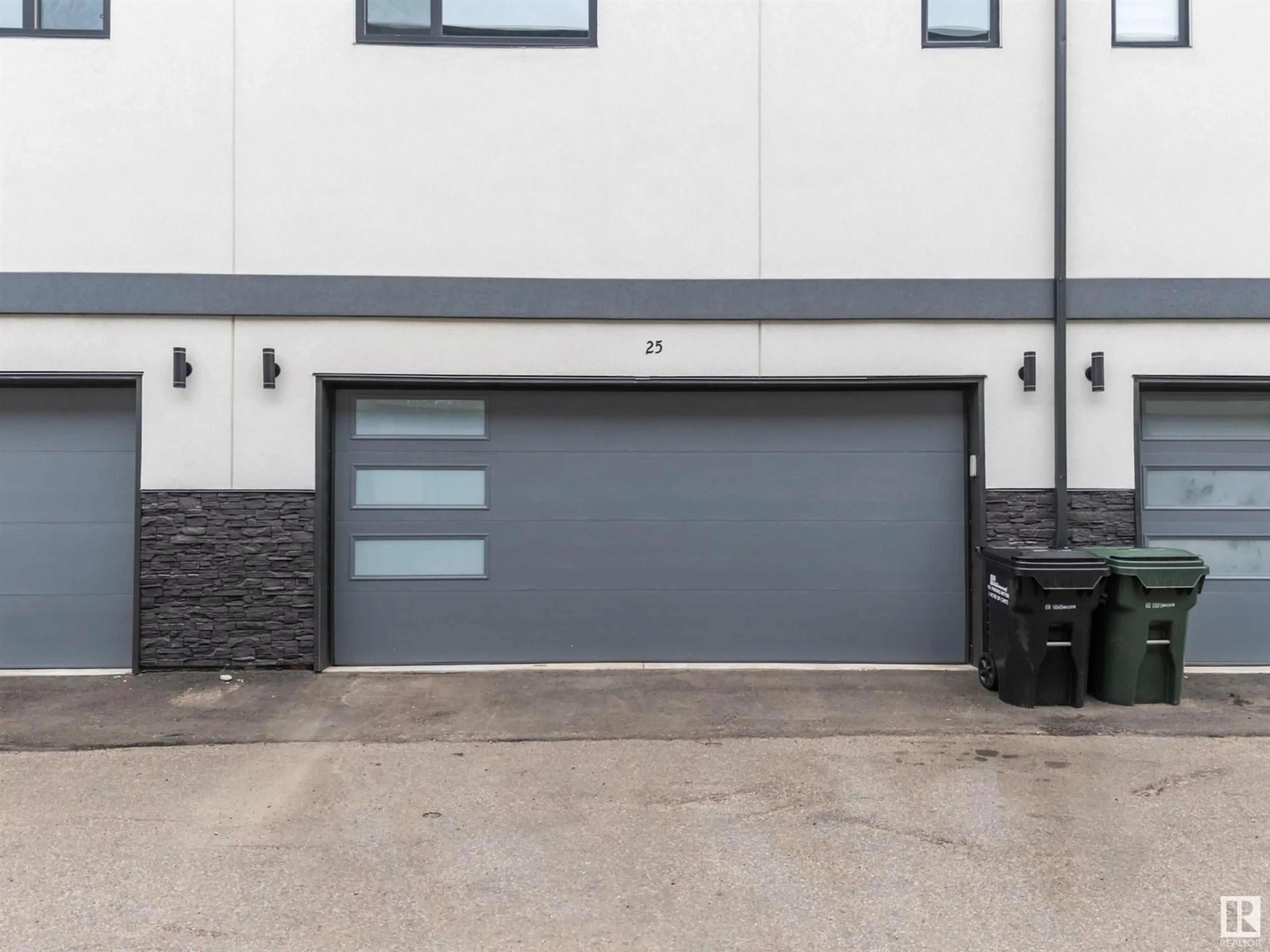Indoor garage for 10 - 25 SALISBURY WY, Sherwood Park Alberta T8B0B1