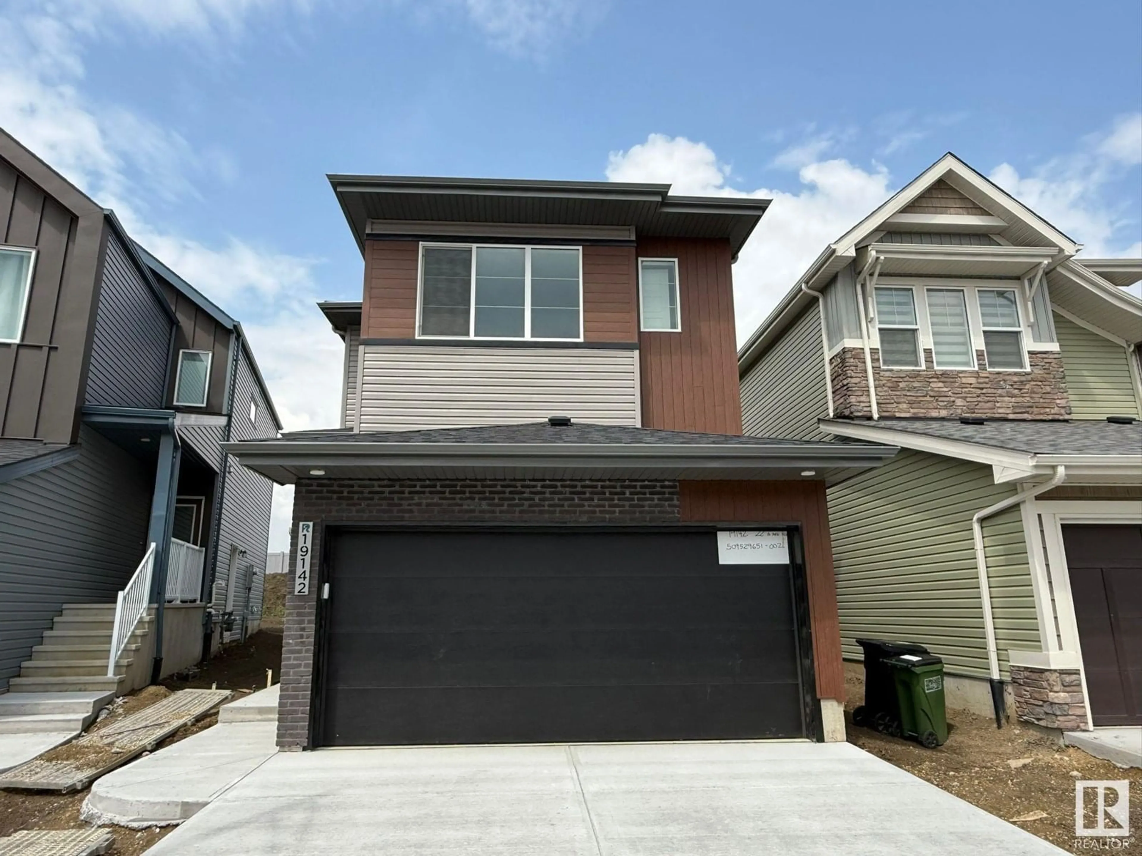 Unknown for NW - 19142 22A AV, Edmonton Alberta T6M1R2