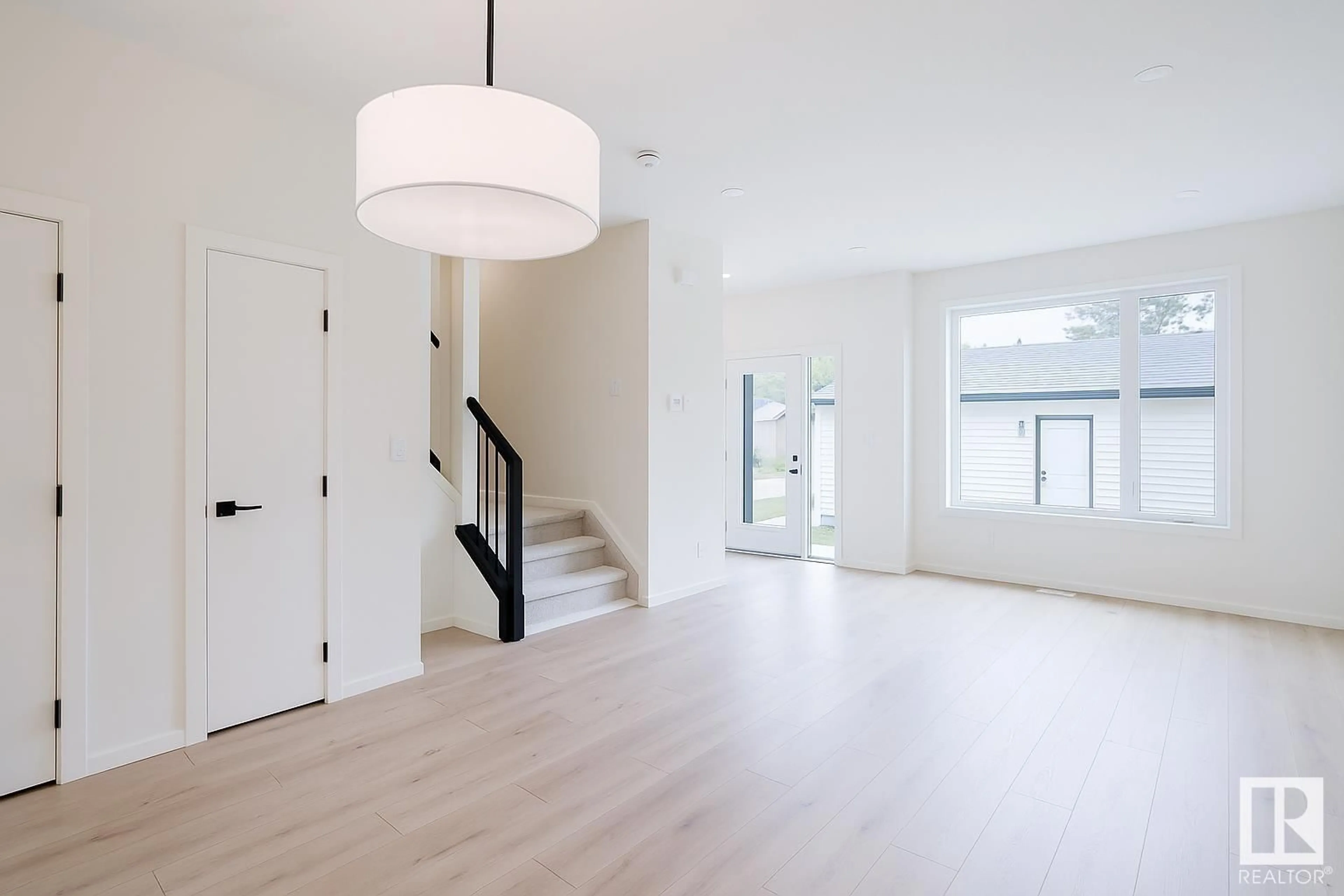 Indoor entryway for 65/67/69 - 10463 159 ST, Edmonton Alberta T5P3A8