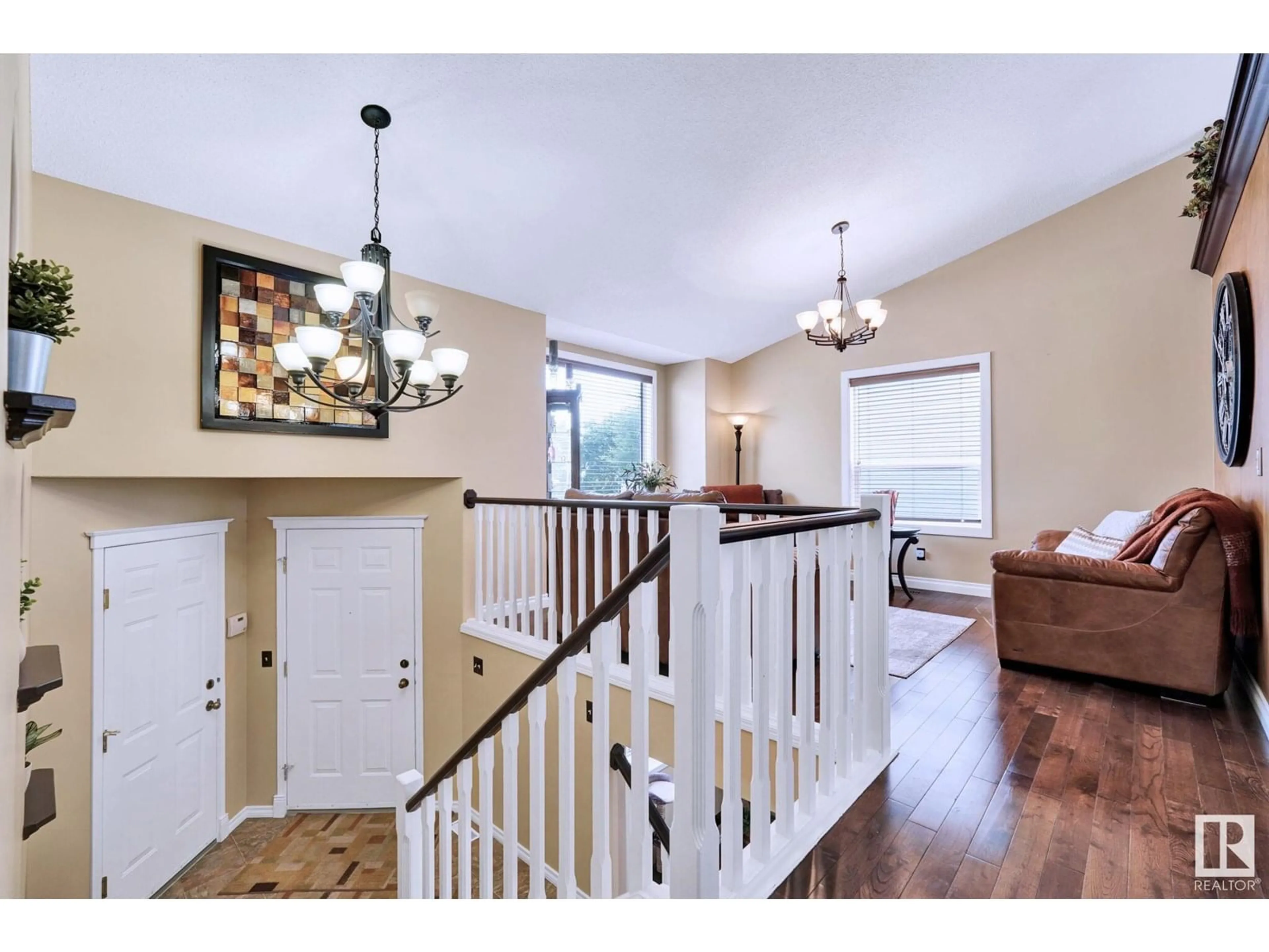 Indoor entryway for 9 OAKLAND WY, St. Albert Alberta T8N6M4