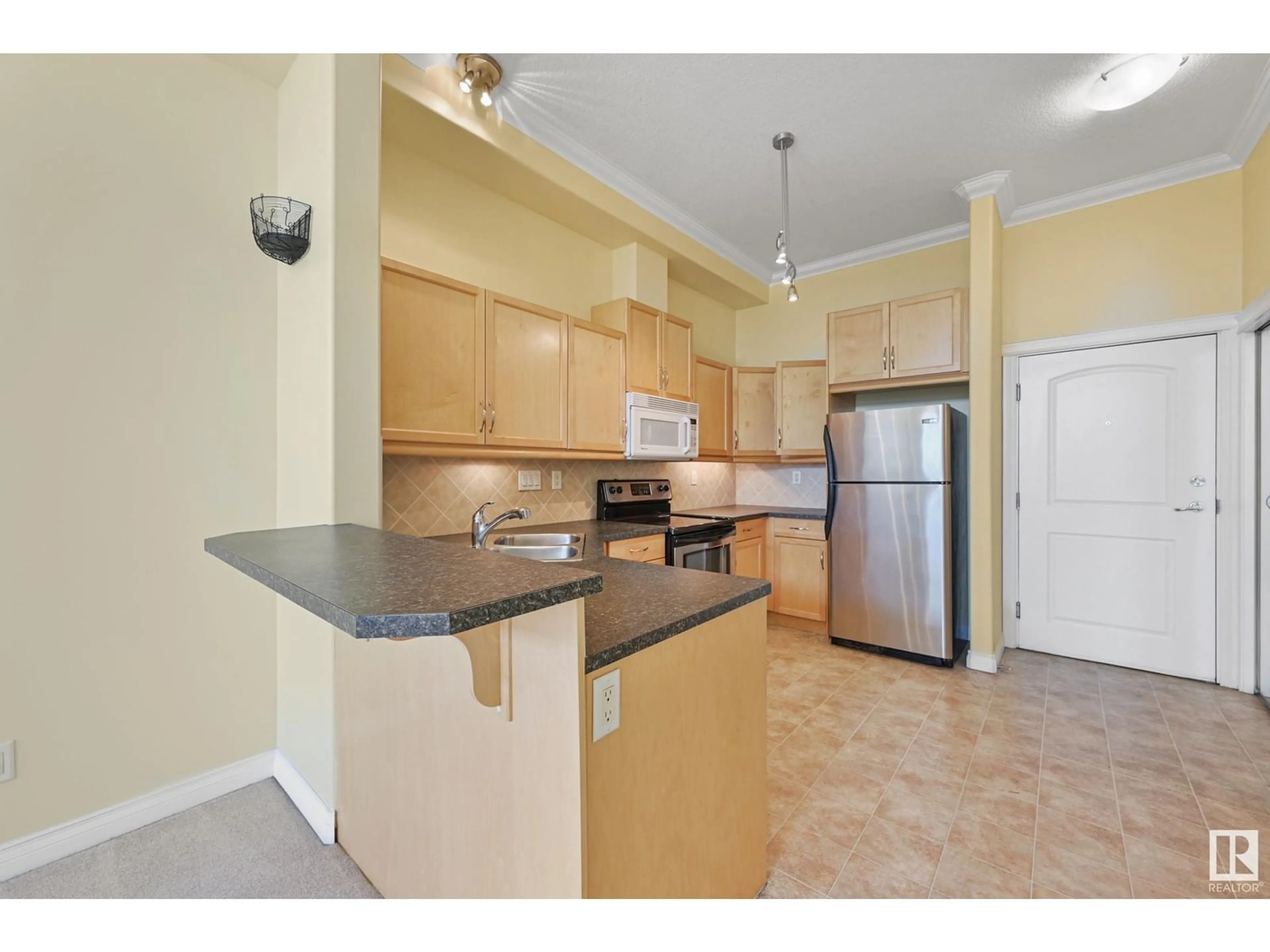 Standard kitchen, unknown for #404 - 10121 80 AV, Edmonton Alberta T6E0B9