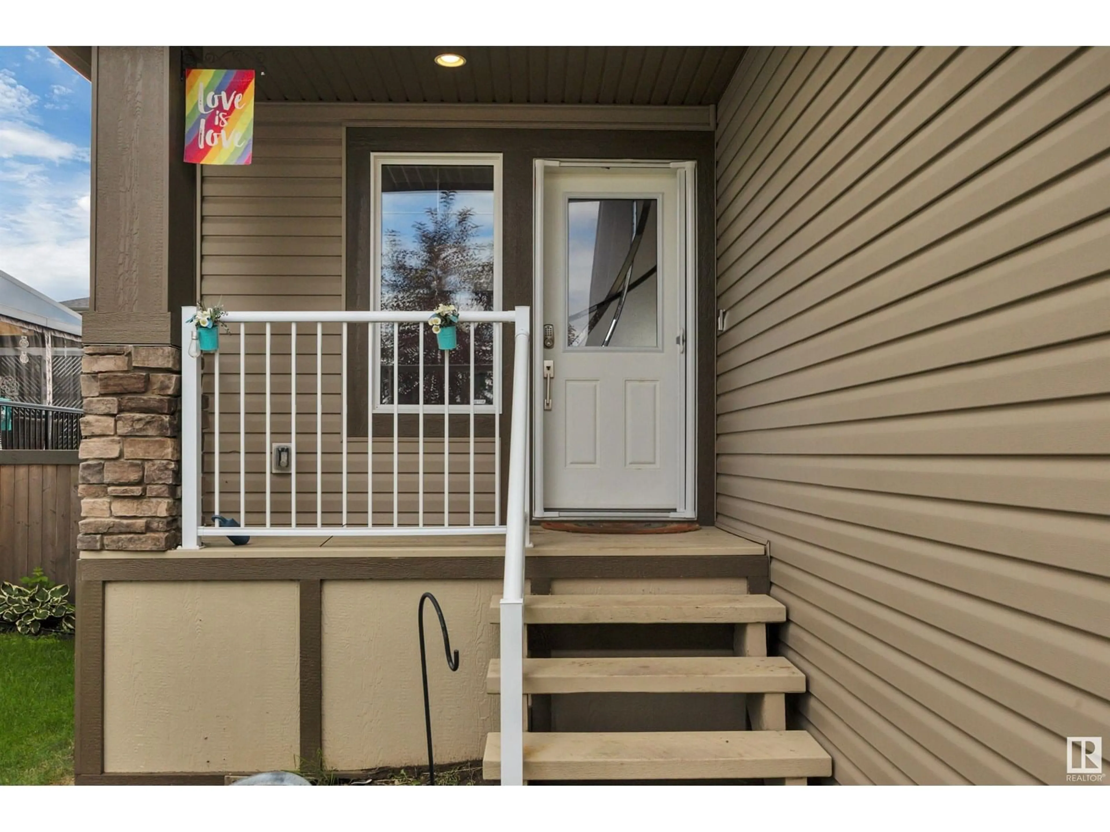 Indoor entryway for 29 SOUTHBRIDGE CR, Calmar Alberta T0C0V0