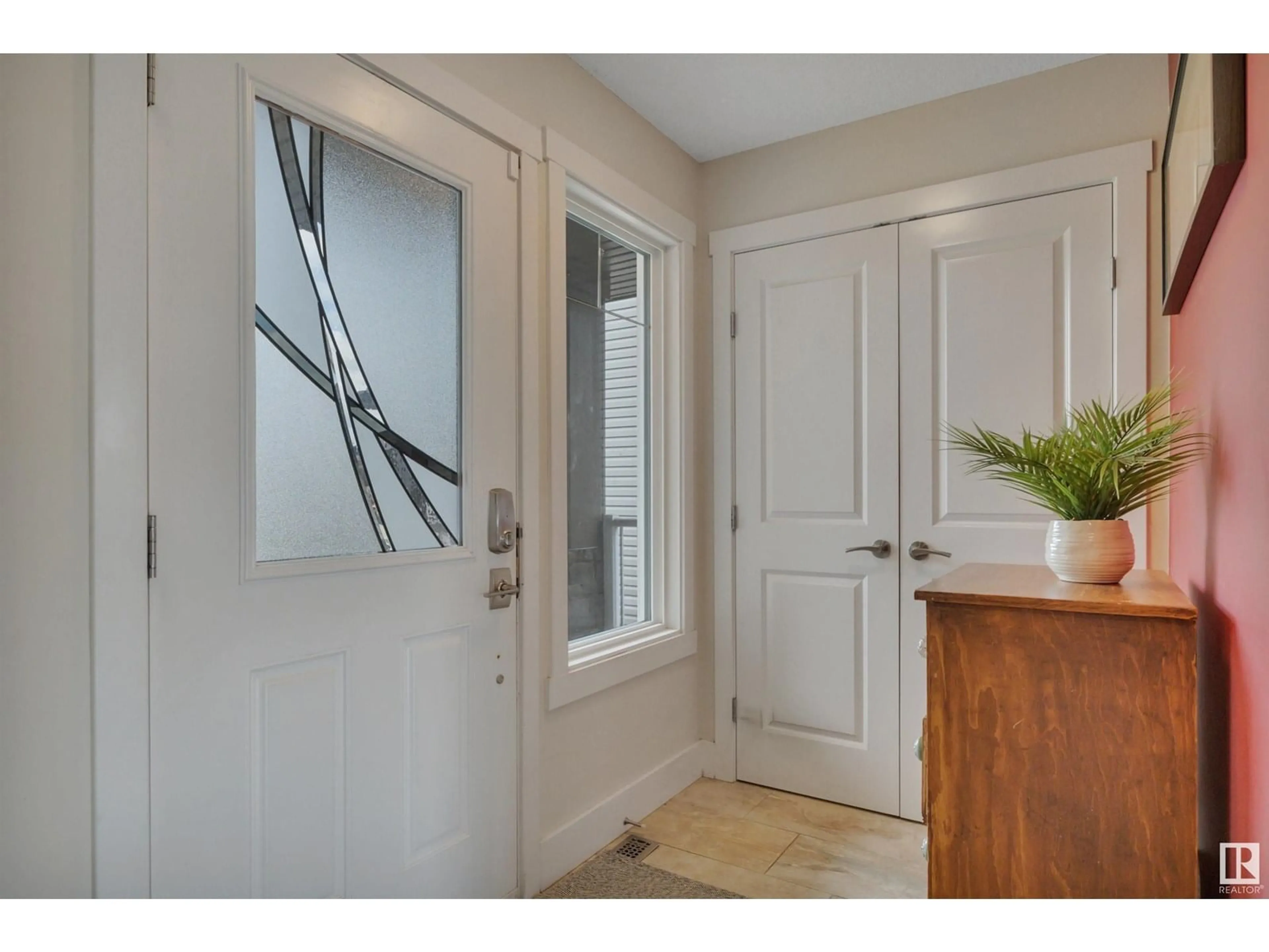 Indoor entryway for 29 SOUTHBRIDGE CR, Calmar Alberta T0C0V0