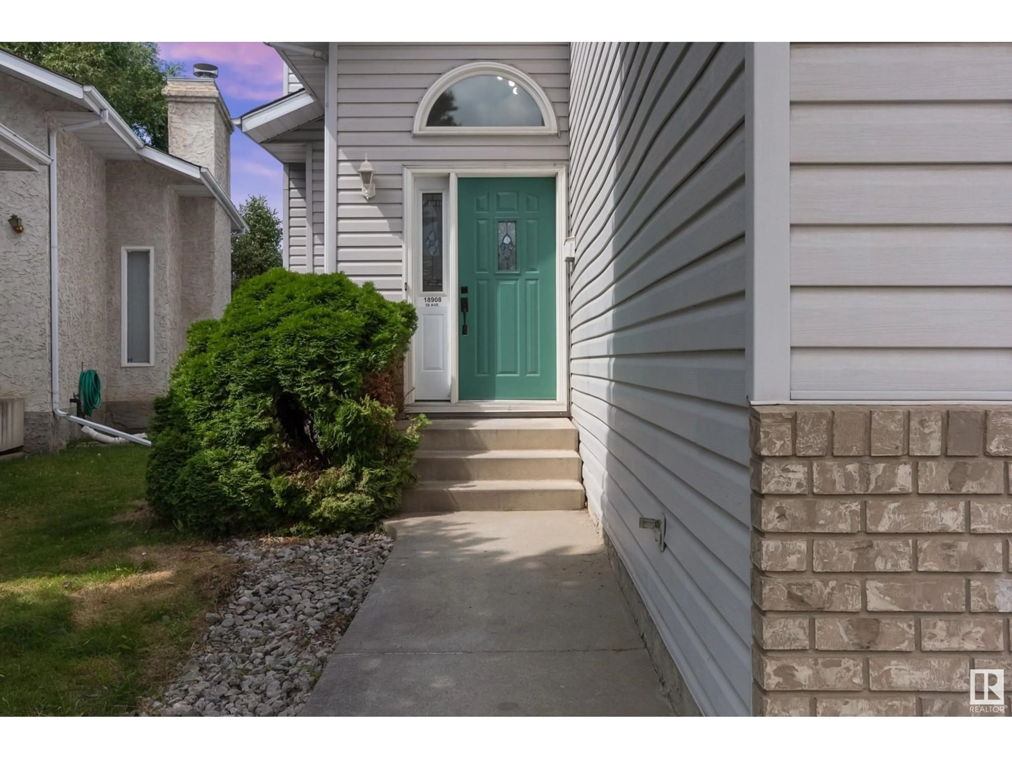 Indoor entryway for NW - 18908 58 AV, Edmonton Alberta T6M2G6