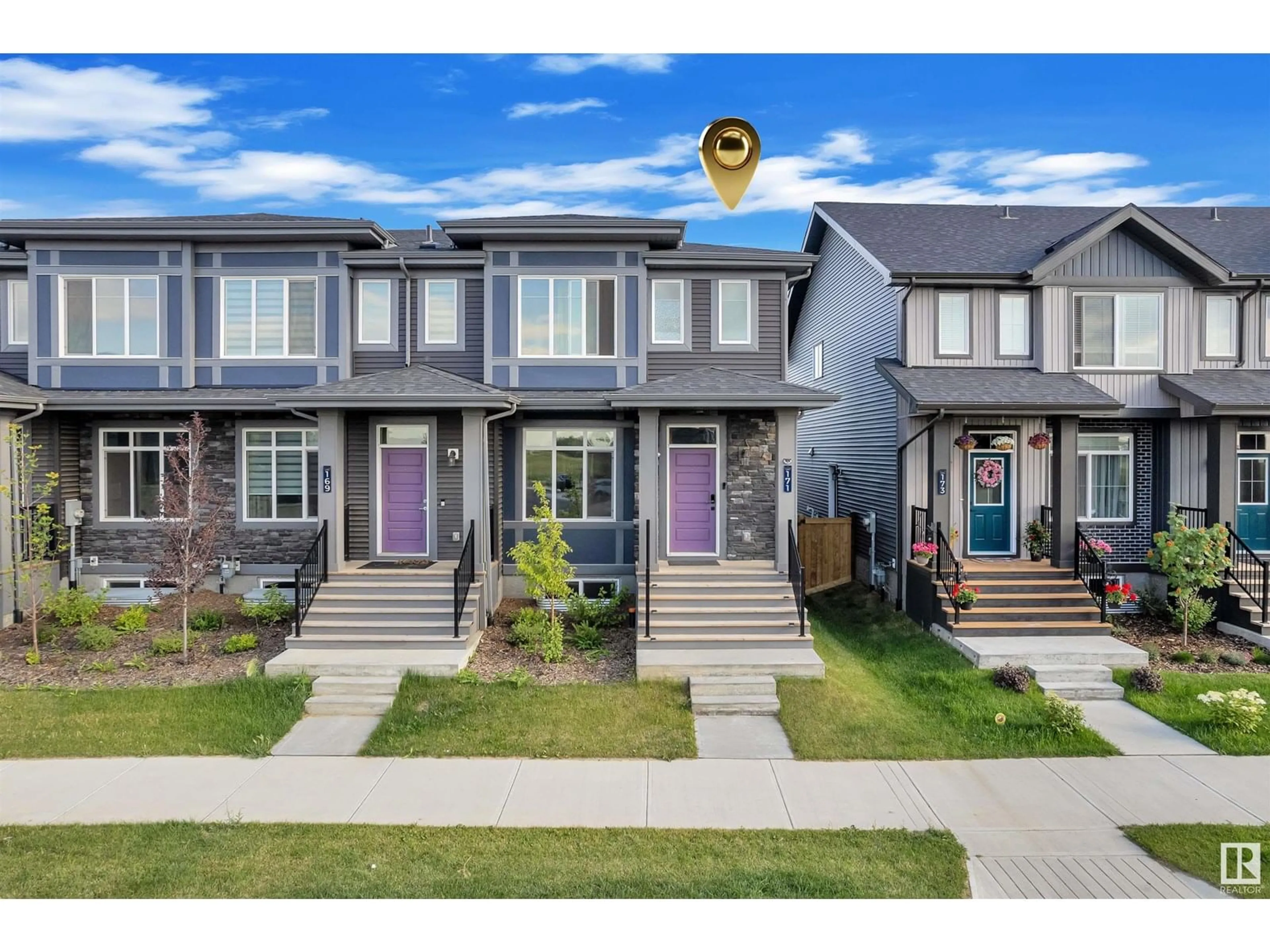 Home with vinyl exterior material, street for 171 KINGLET BV, Edmonton Alberta T5S0S6