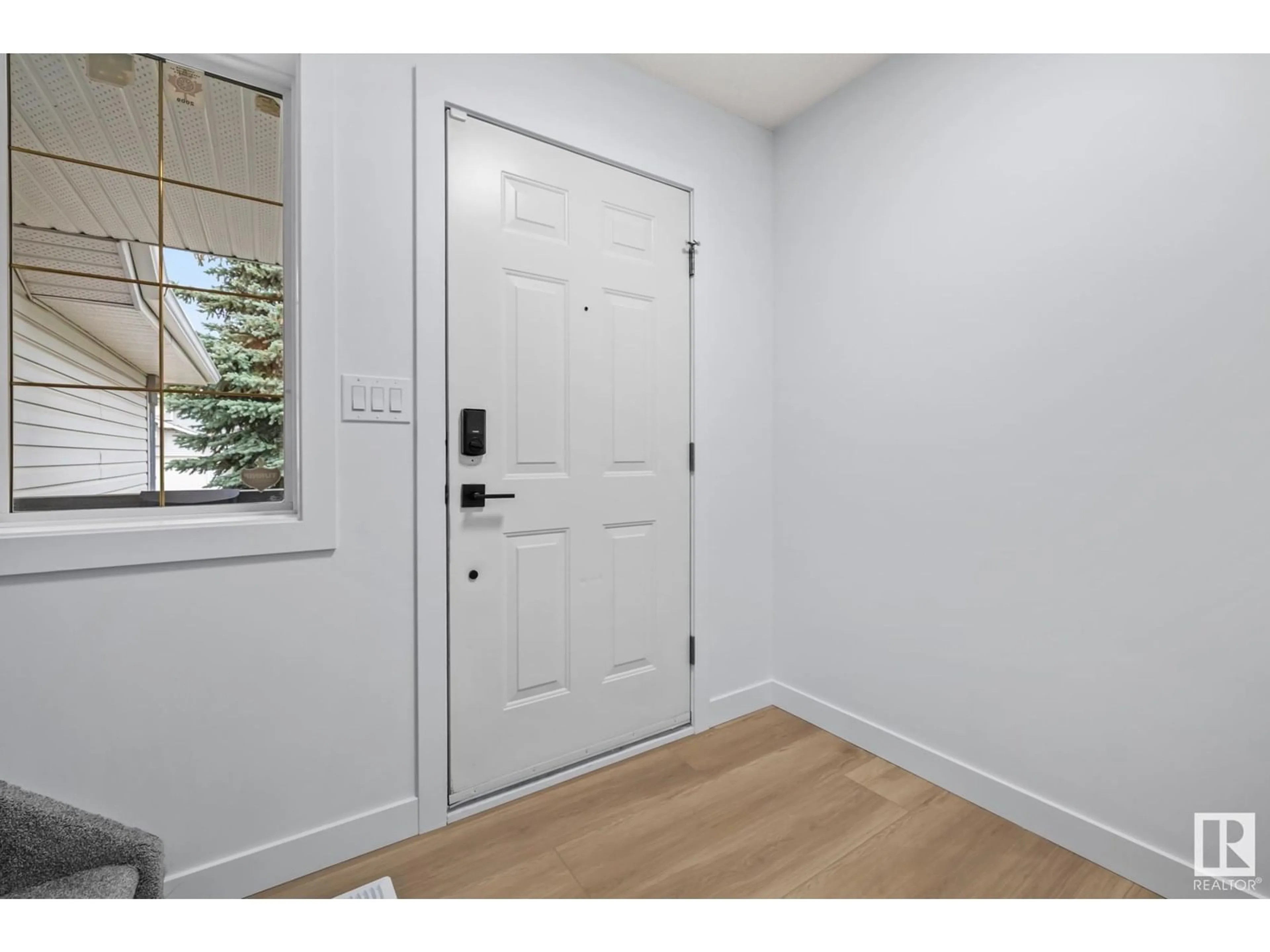 Indoor entryway for NW - 209 BANCROFT CL, Edmonton Alberta T5T6B5