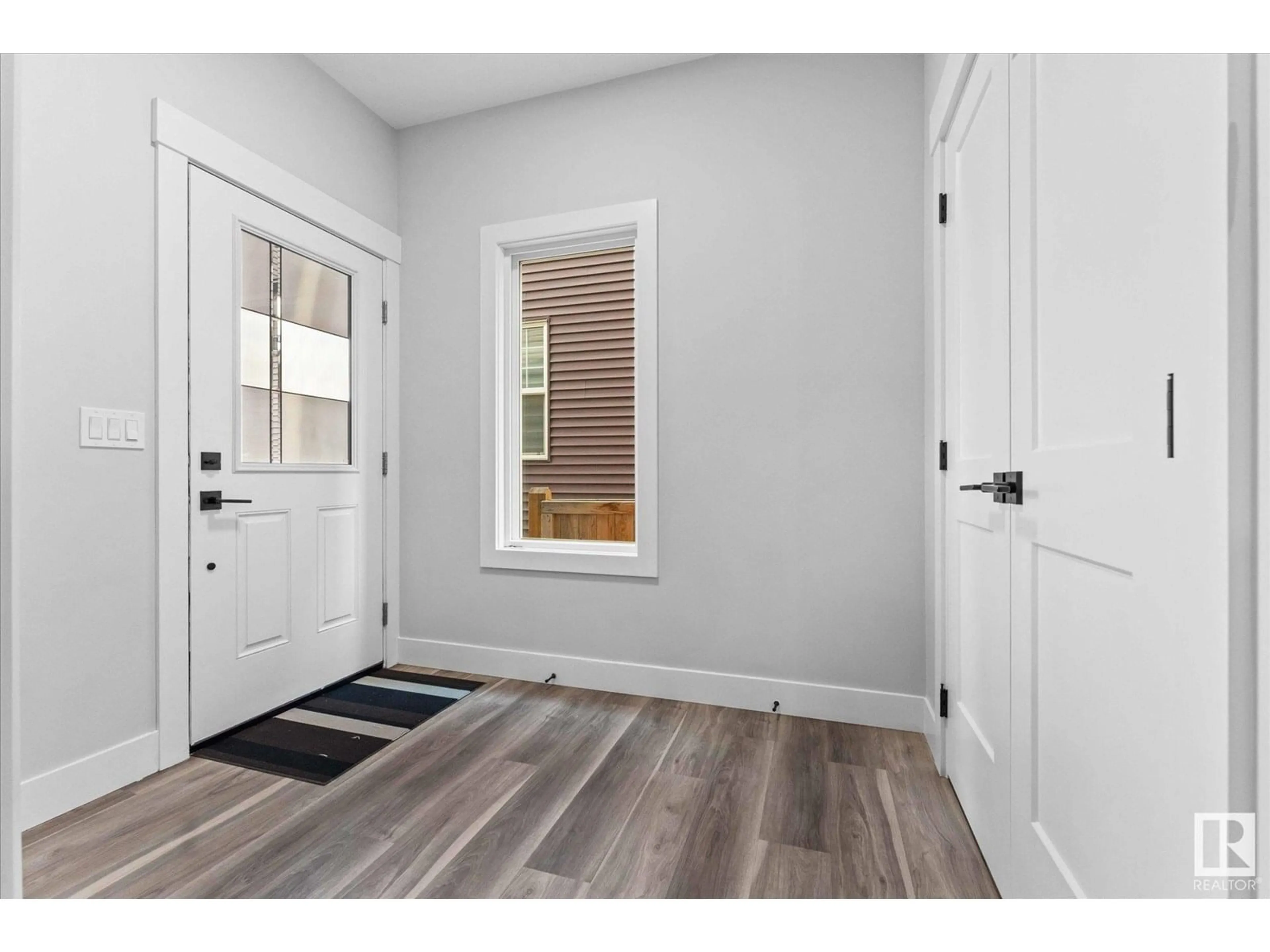 Indoor entryway for 22509 99A AV, Edmonton Alberta T5T7C3