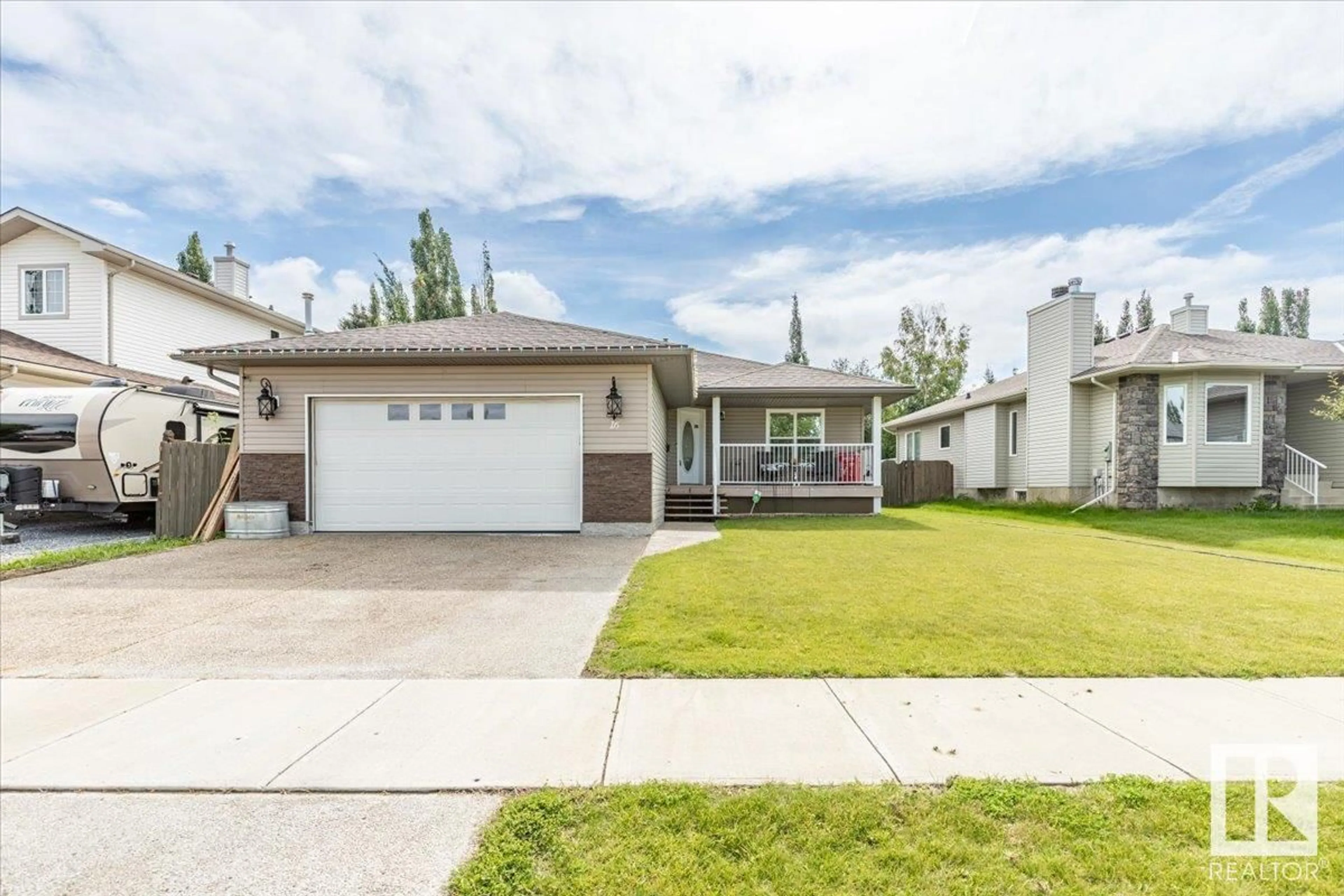 Home with vinyl exterior material, street for 16 WESTVIEW DR, Calmar Alberta T0C0V0