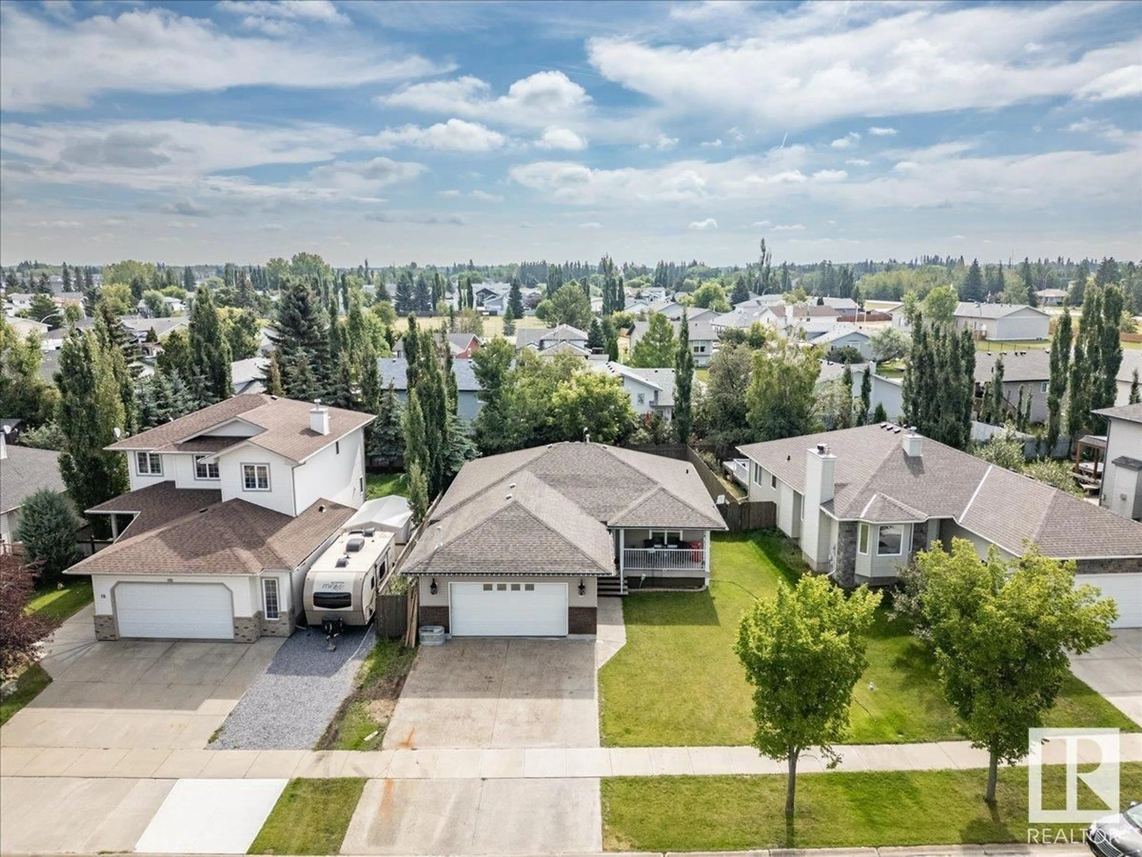 A pic from outside/outdoor area/front of a property/back of a property/a pic from drone, unknown for 16 WESTVIEW DR, Calmar Alberta T0C0V0