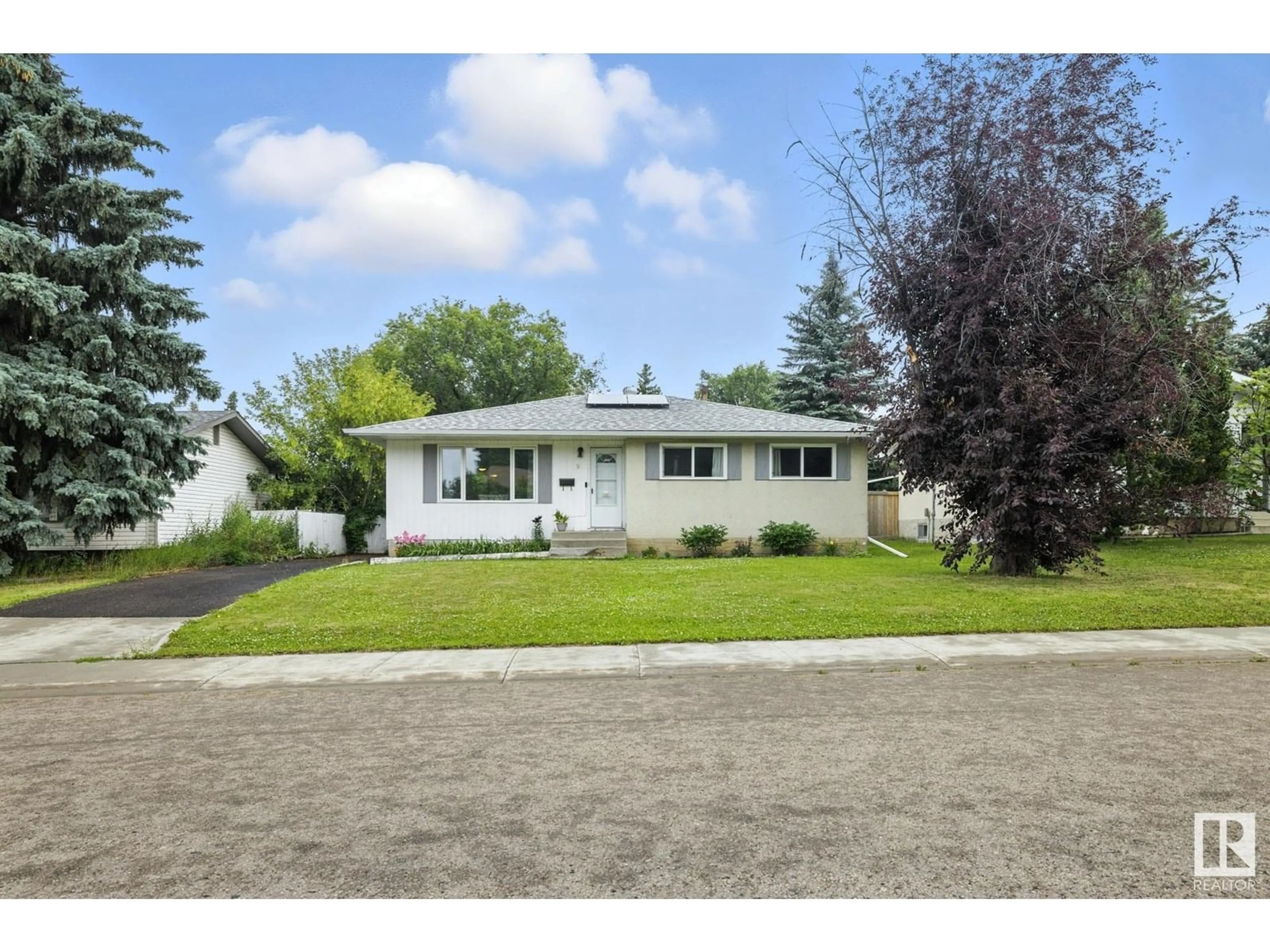 Home with vinyl exterior material, street for 9 OATWAY ST, Spruce Grove Alberta T7X2E5