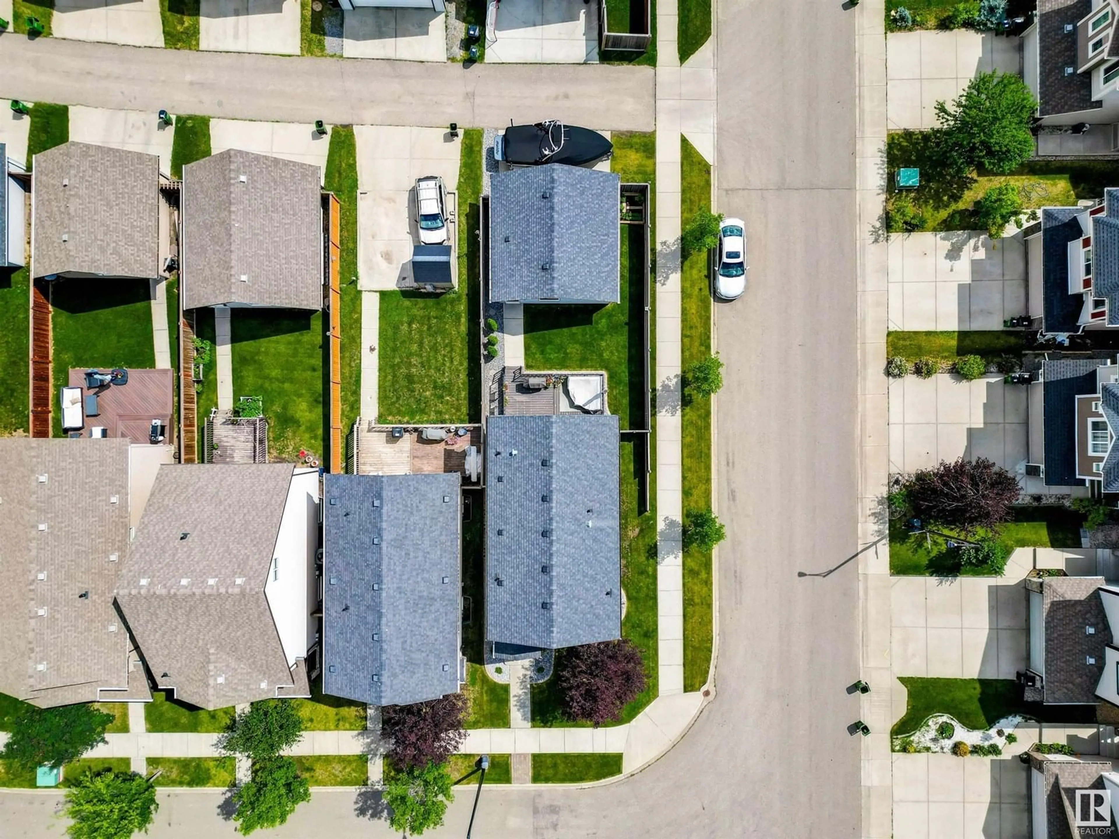 A pic from outside/outdoor area/front of a property/back of a property/a pic from drone, street for 4203 ALEXANDER BA, Edmonton Alberta T6W2C8